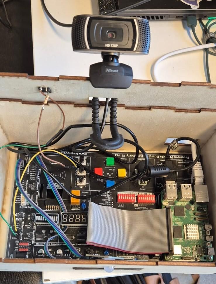 inside2.jpg