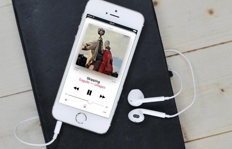 iphone-plays-music-by-itself-1.jpg