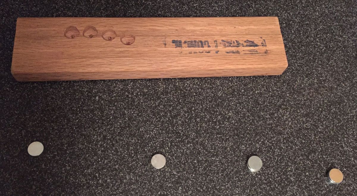 knifeholder-magnets.jpg