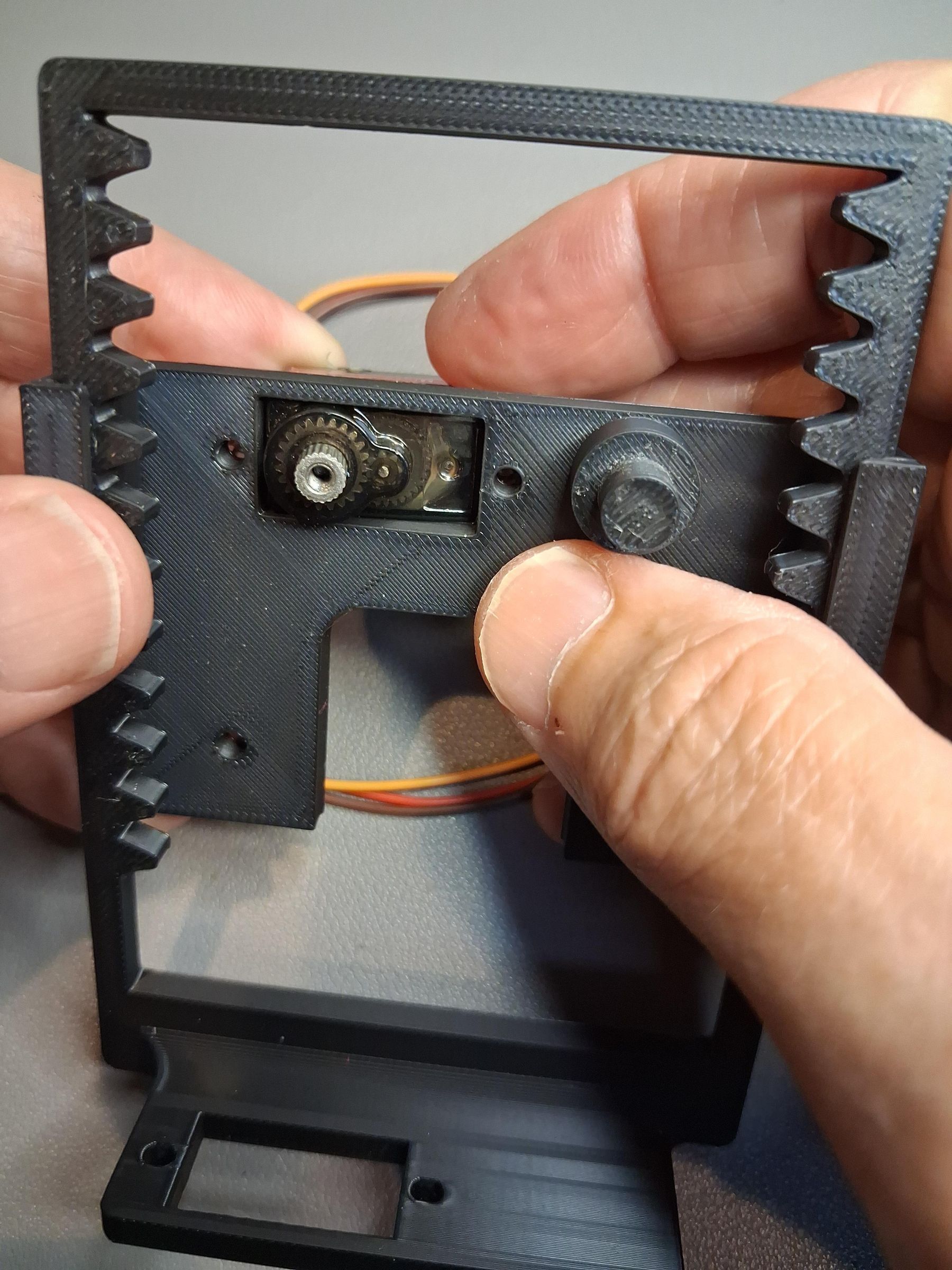 lifter servo.jpg