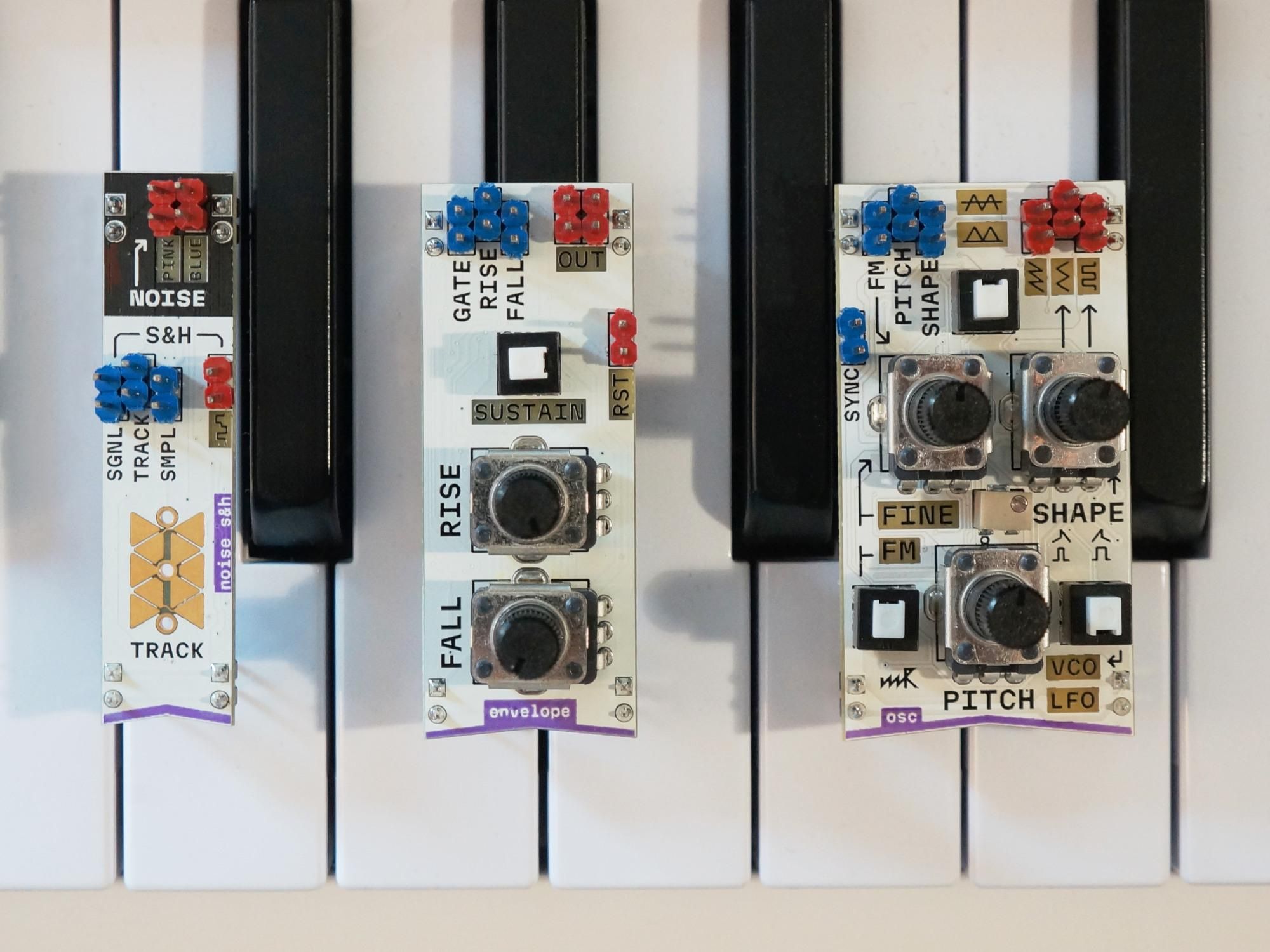 microrack-modules-noiseshenvosc.jpg