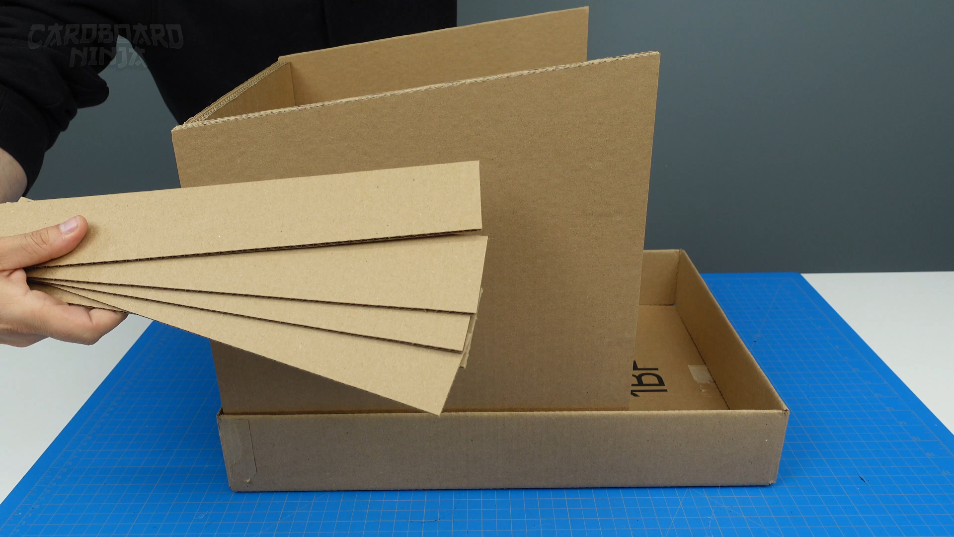 modern_cardboard_cat_house_2F.png