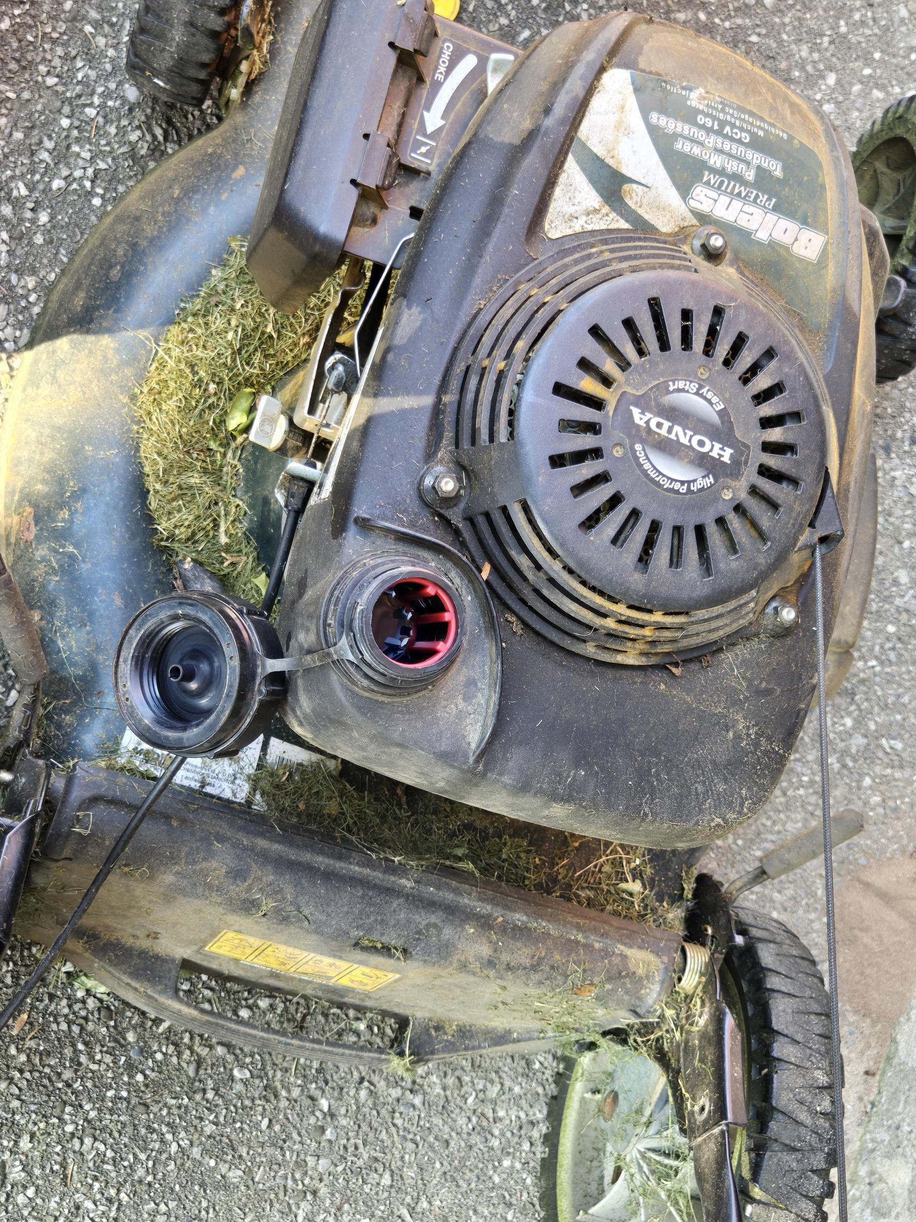 open gas cap.jpg