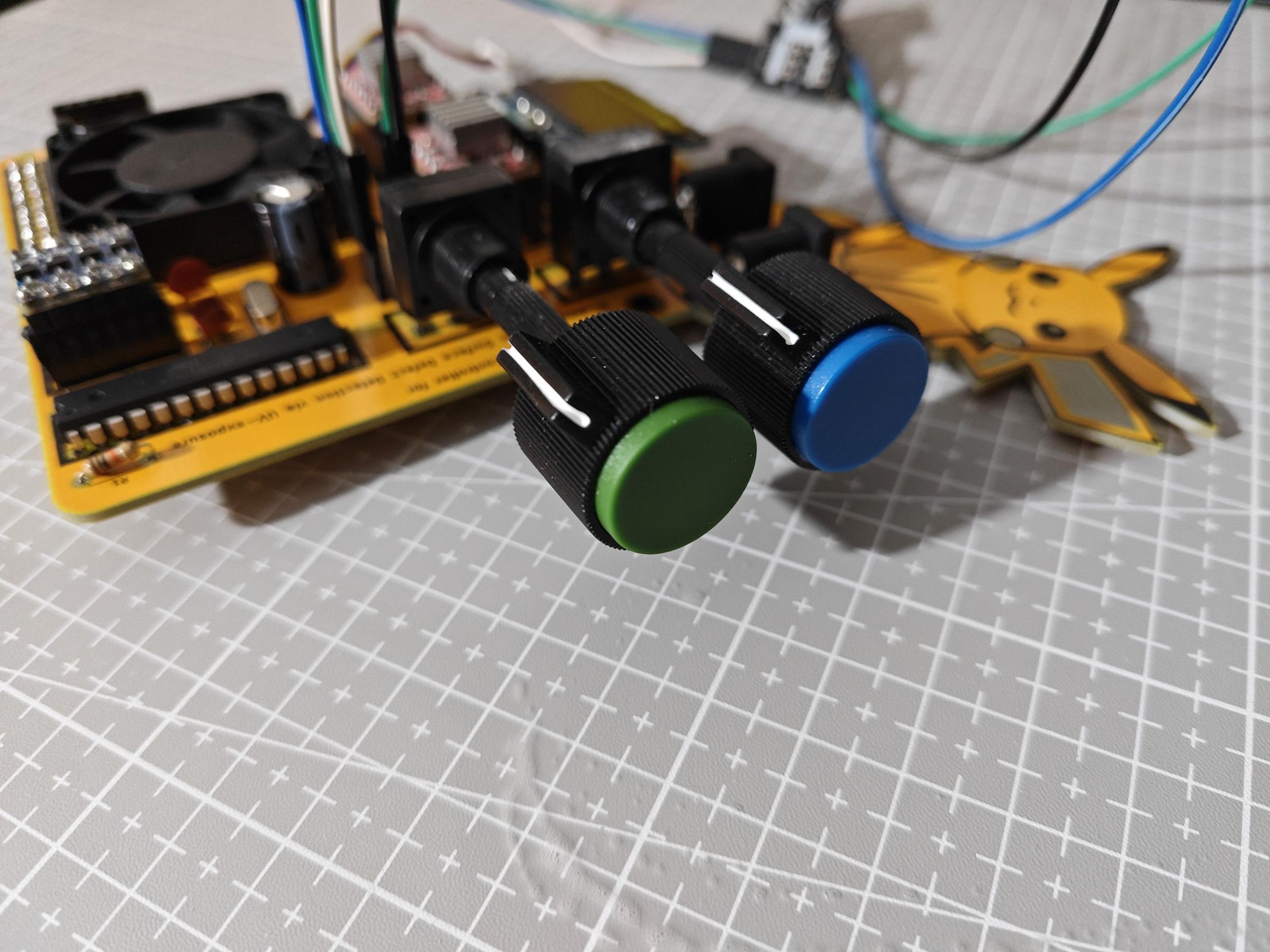 pcb_assembly_23_potentiometer_knobs.jpg