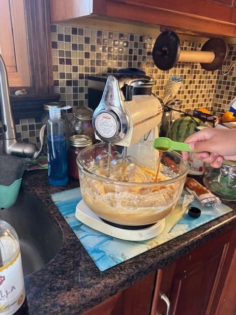 pouring vanilla.jpeg