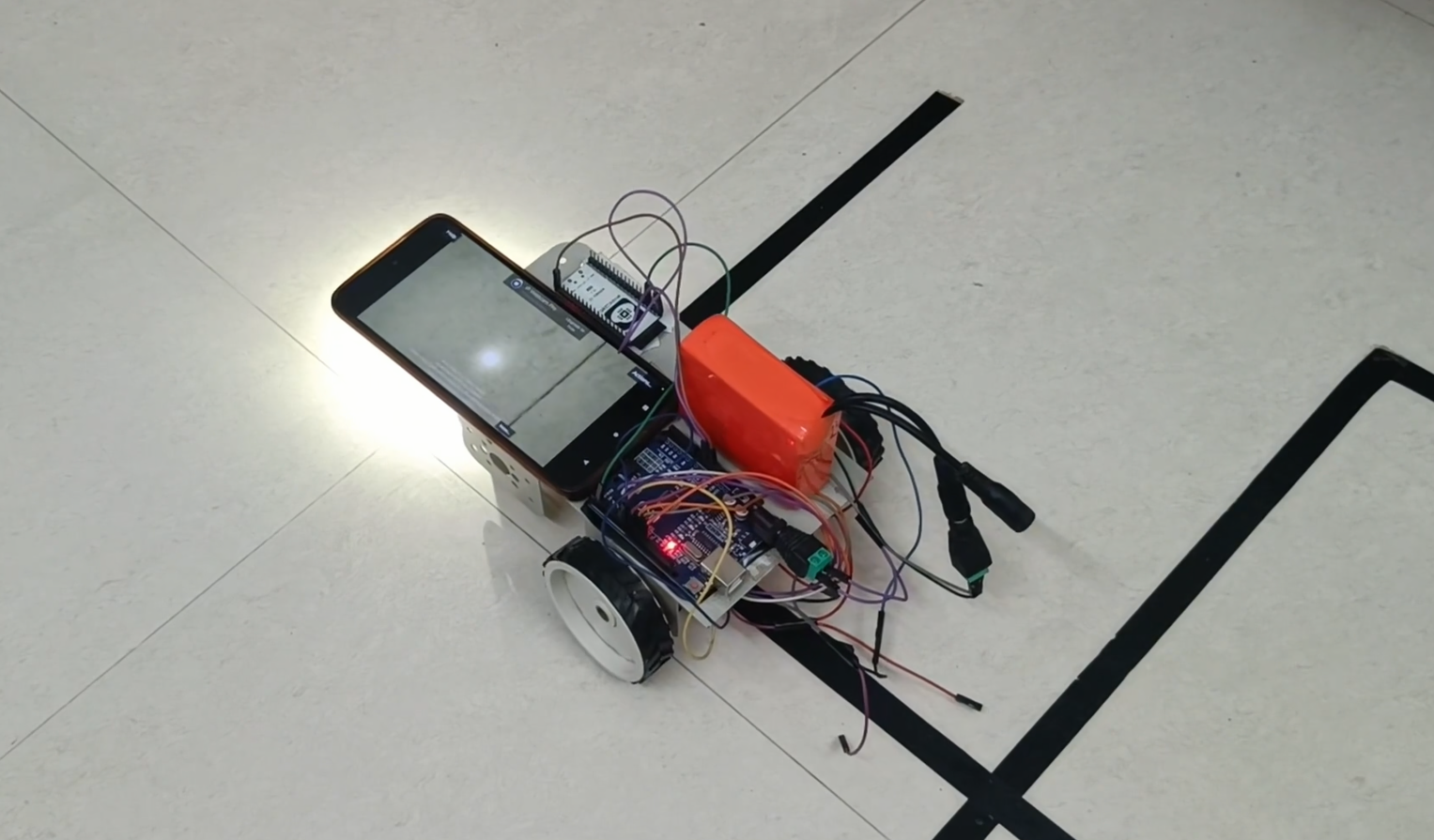 robot on maze.PNG