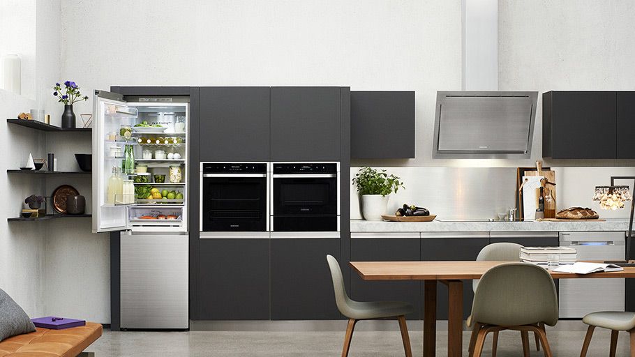 samsung-refriegerator-in-the-modern-kitchen.jpg