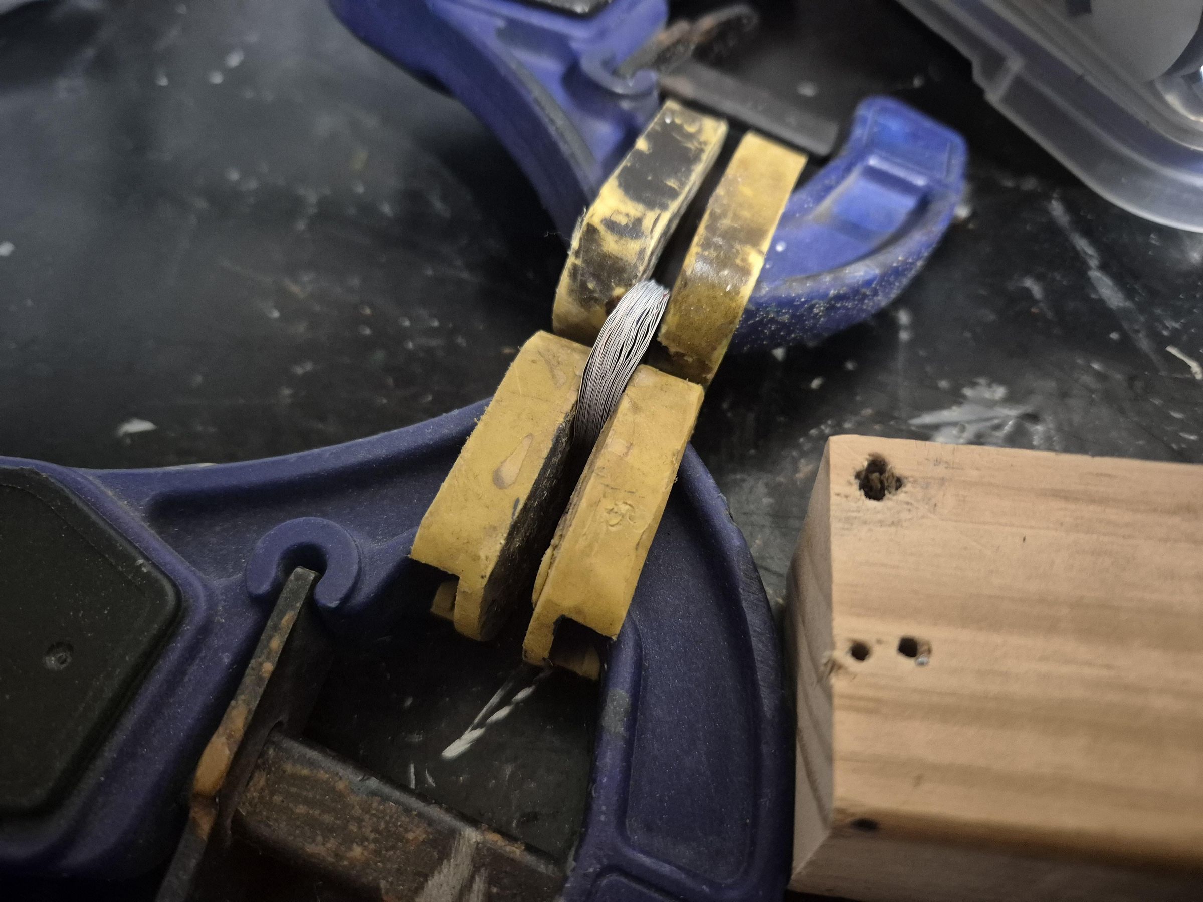 stack-aluminium-circles-in-clamps.jpg
