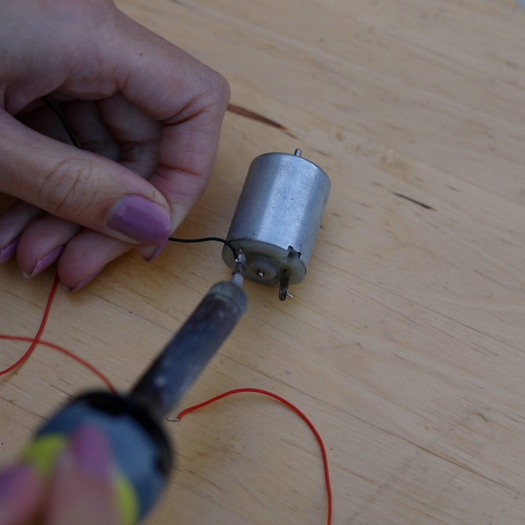 step_4_solder_negative_charge_controller_output_to_battery.png