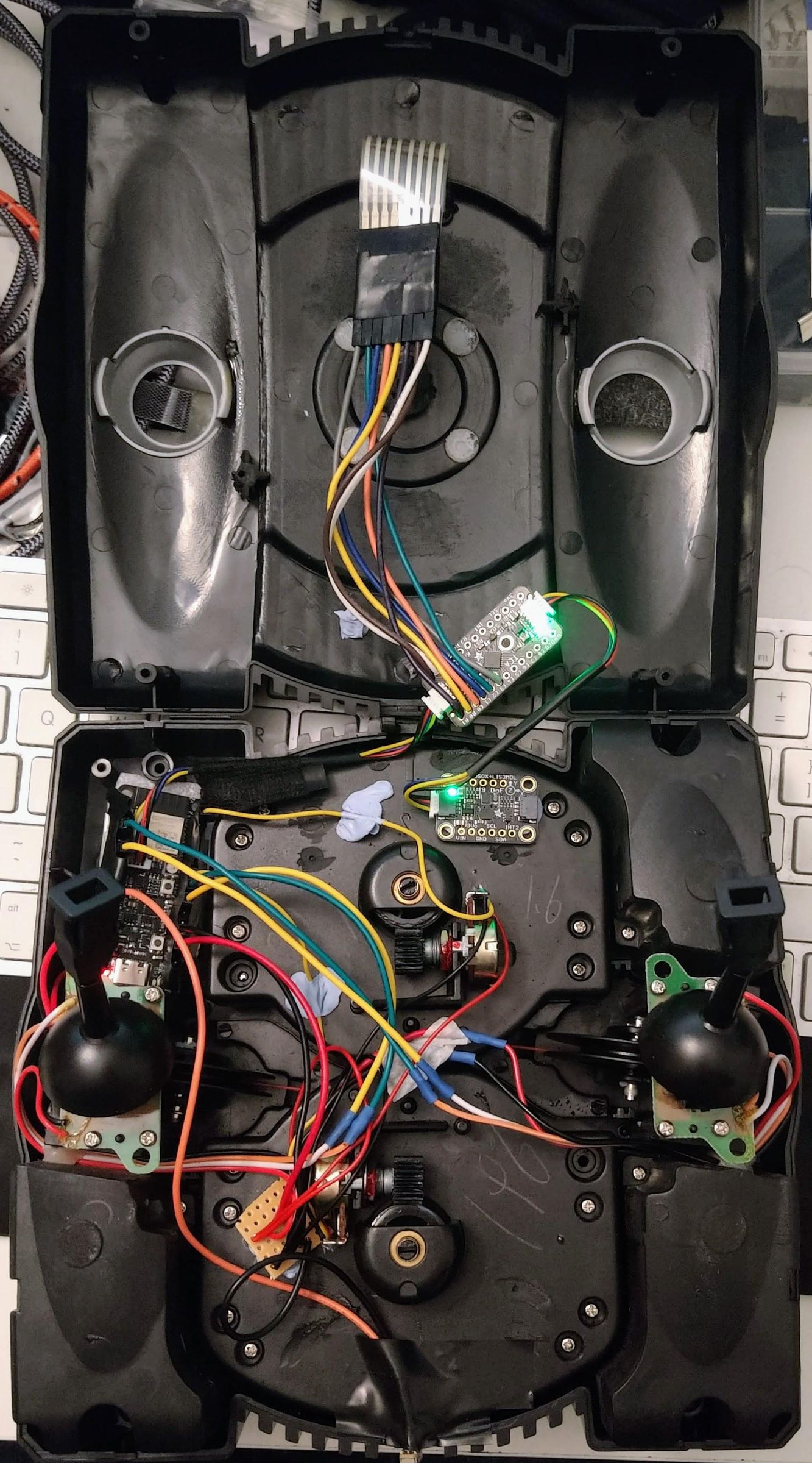 wireless_gametrak_inside.jpg