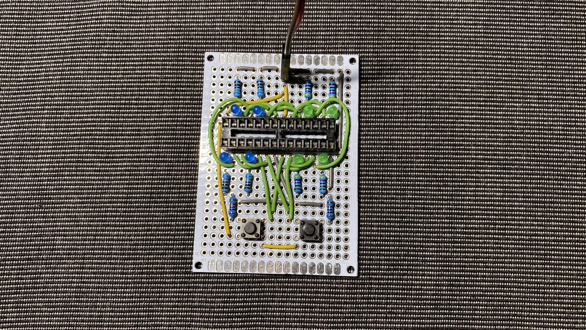 Simple Logic Gate IC-Tester