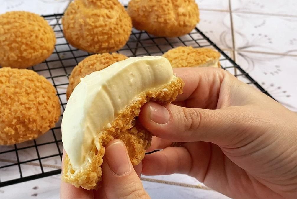 Choux Au Craquelin (Homemade Cream Puffs)