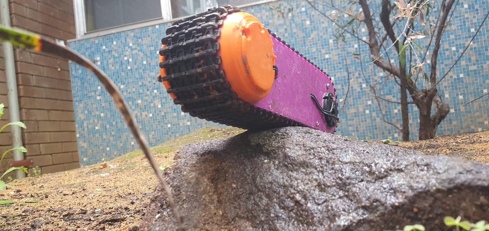 UNITRAC, a Low Profile Robotic Propulsion Platform.
