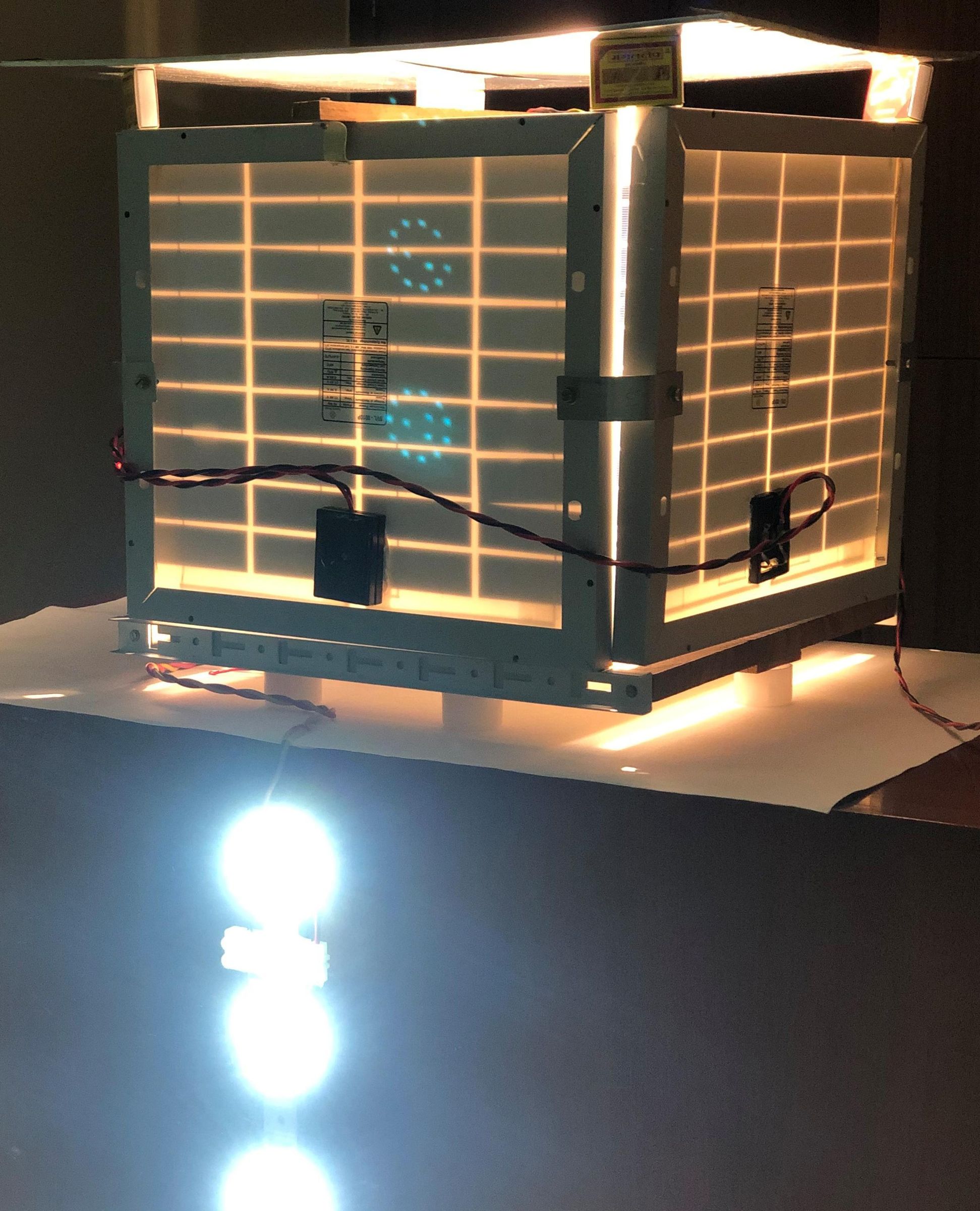Compact Sunlight Simulator for Photovoltaic Panels