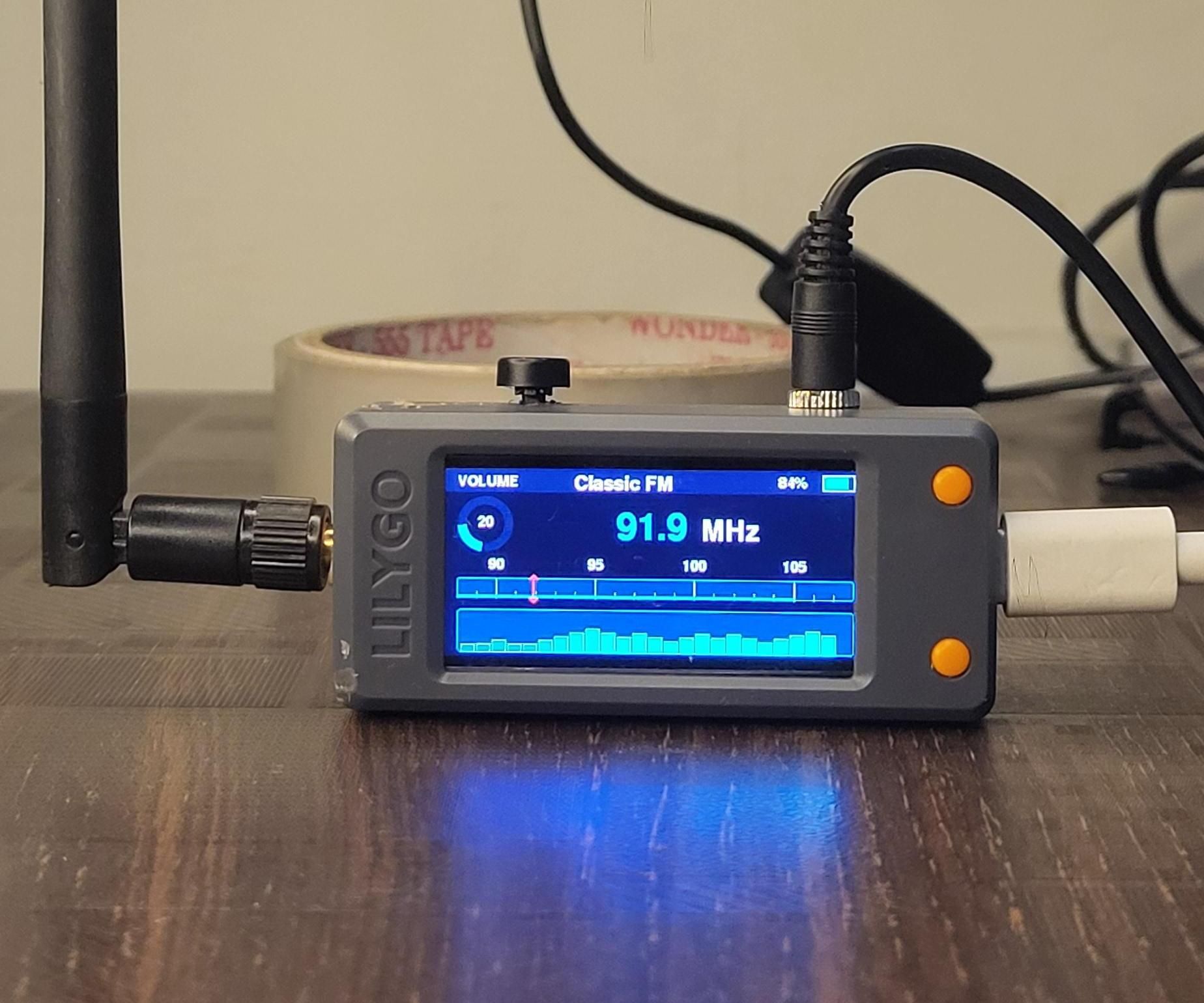 DIY ESP32 FM Radio With AMOLED Display & RDA5807