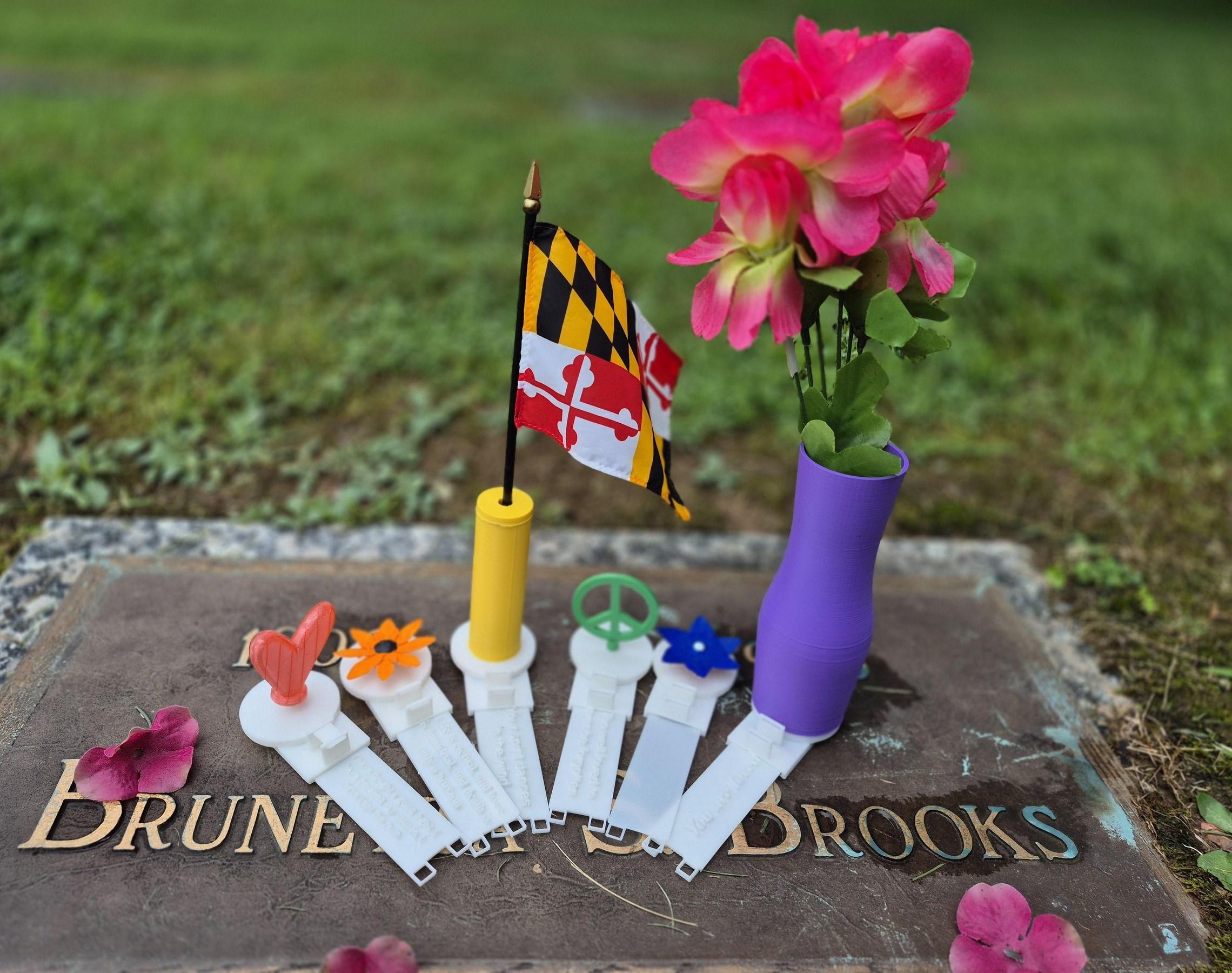 Customizable Grave Decorators