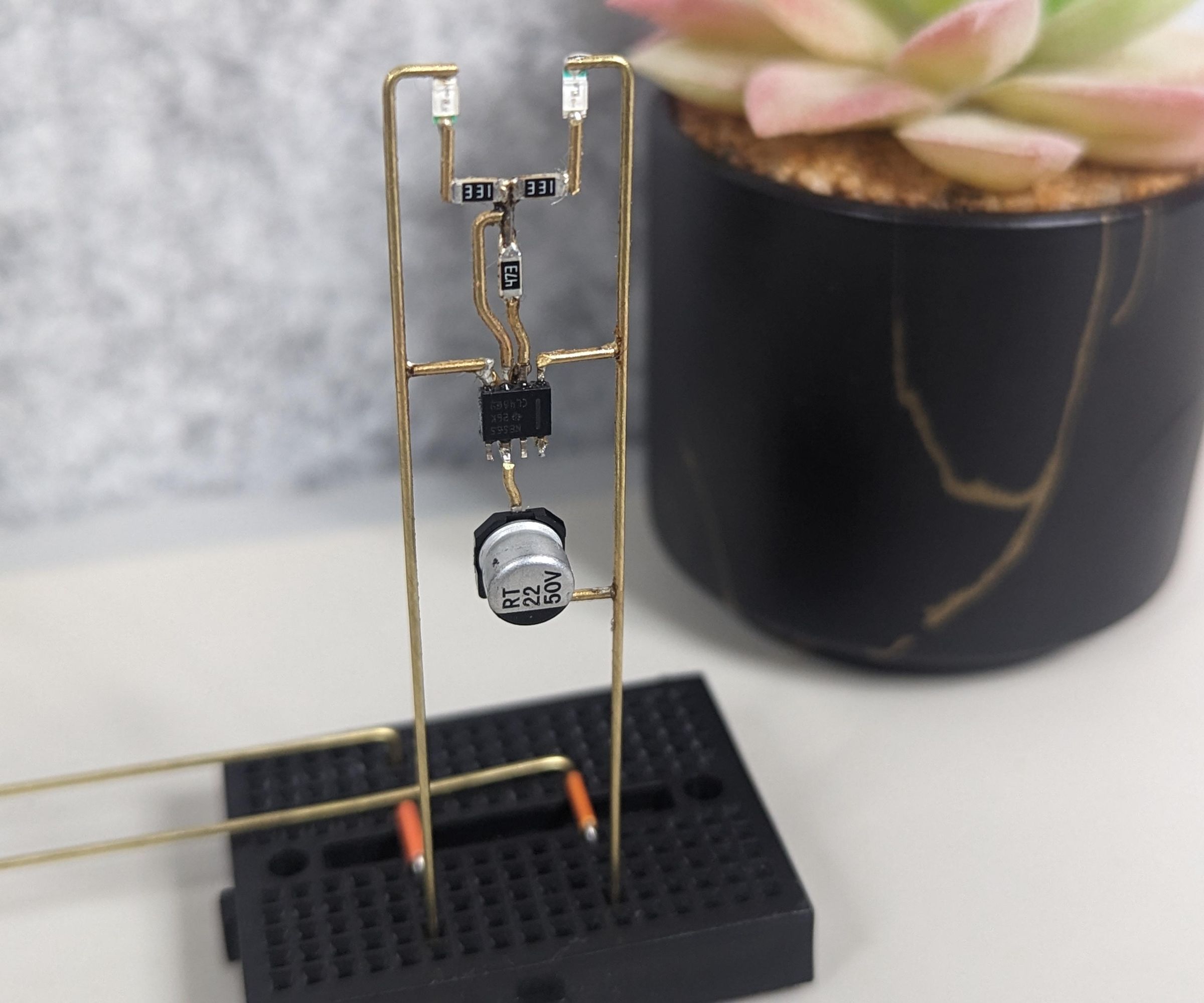 Make Your Own Flashing Lights Freeform Sculpture With a 555 Timer