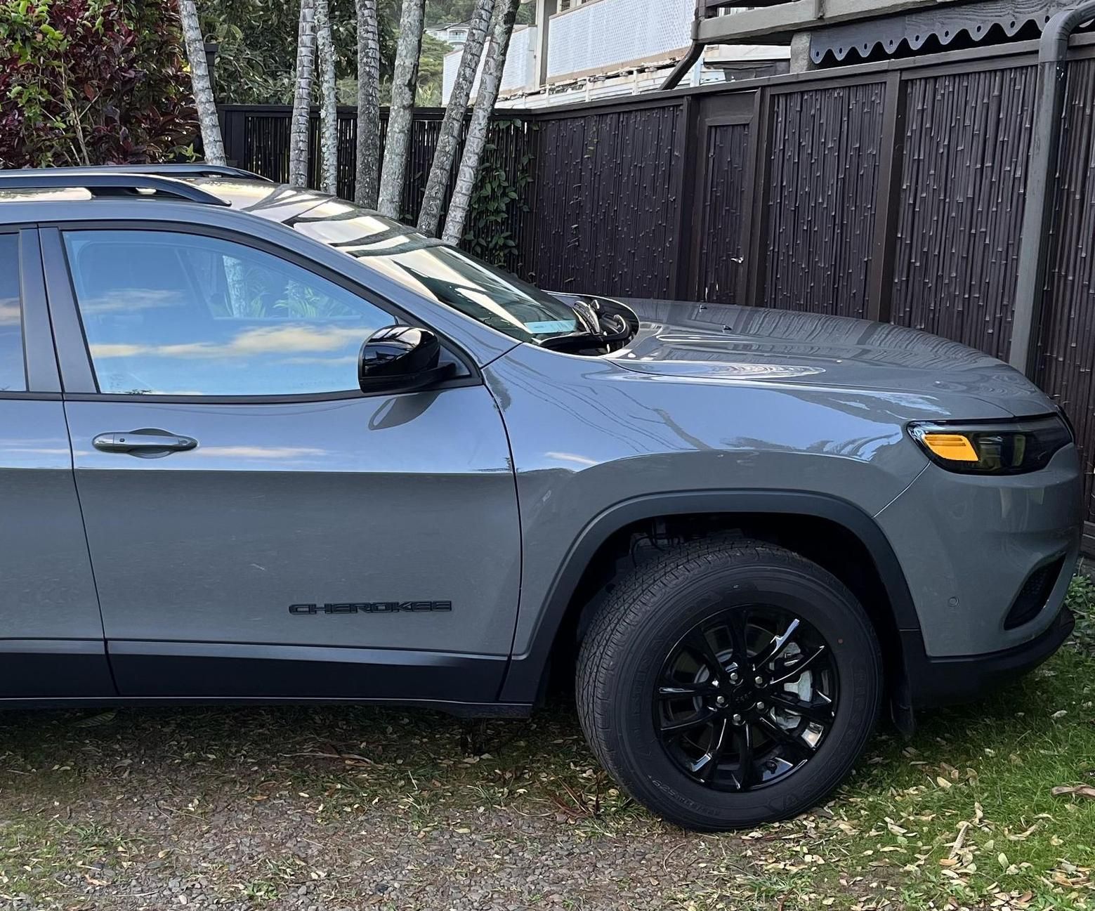 How to Perform a Roadside Tire Change on a 2023 Jeep Cherokee
