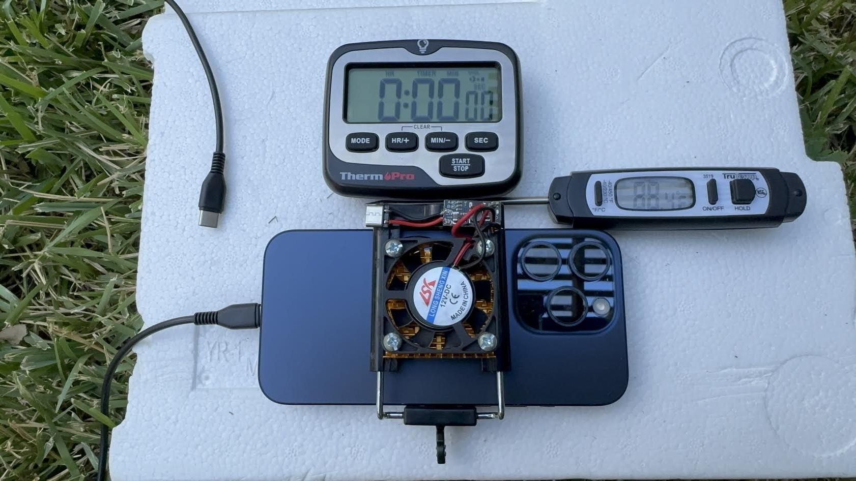 DIY Solar-Powered Temperature-Cooling Phone Charger