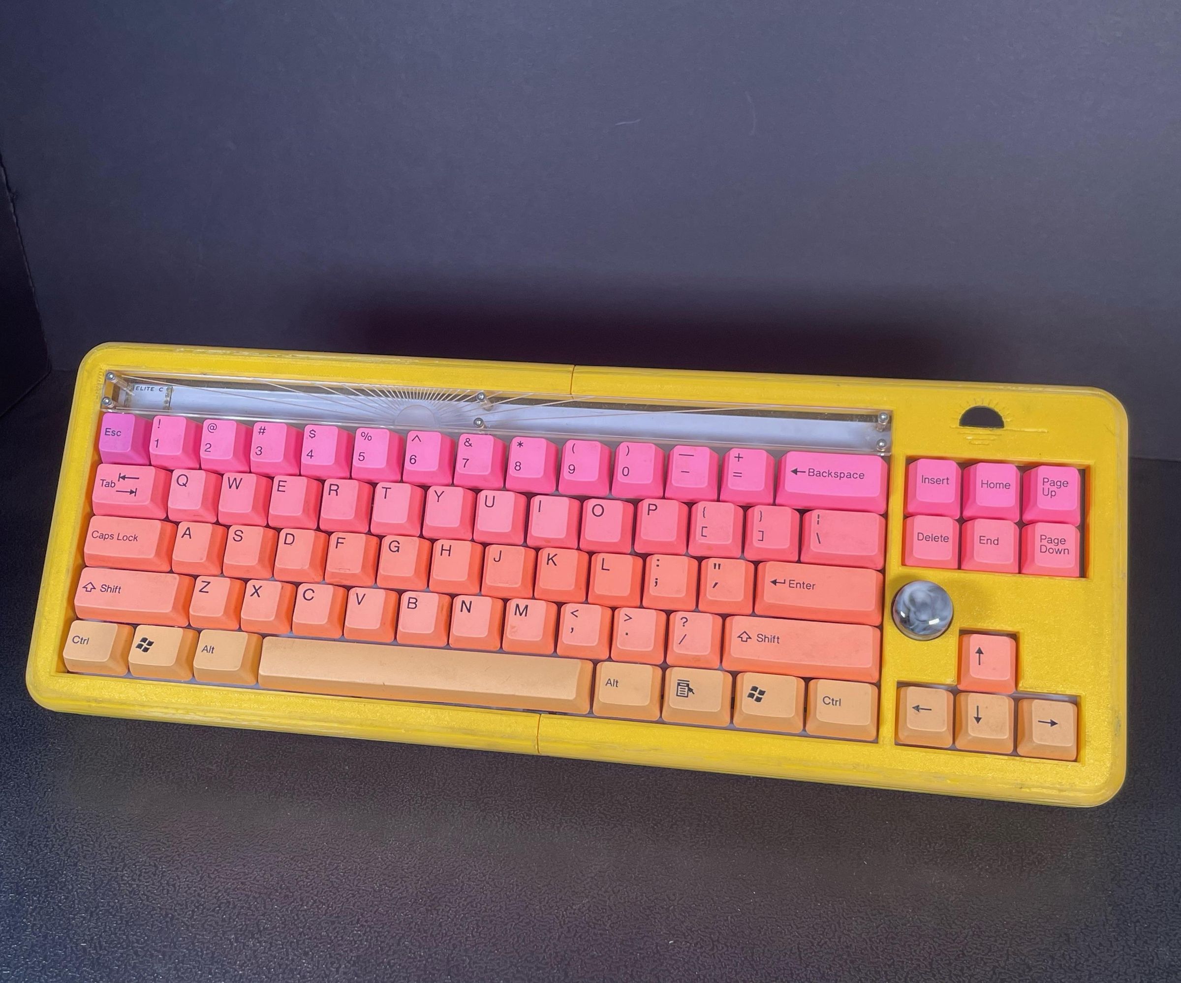 Sunriser: a Completely Custom Keyboard With a Volume Knob!