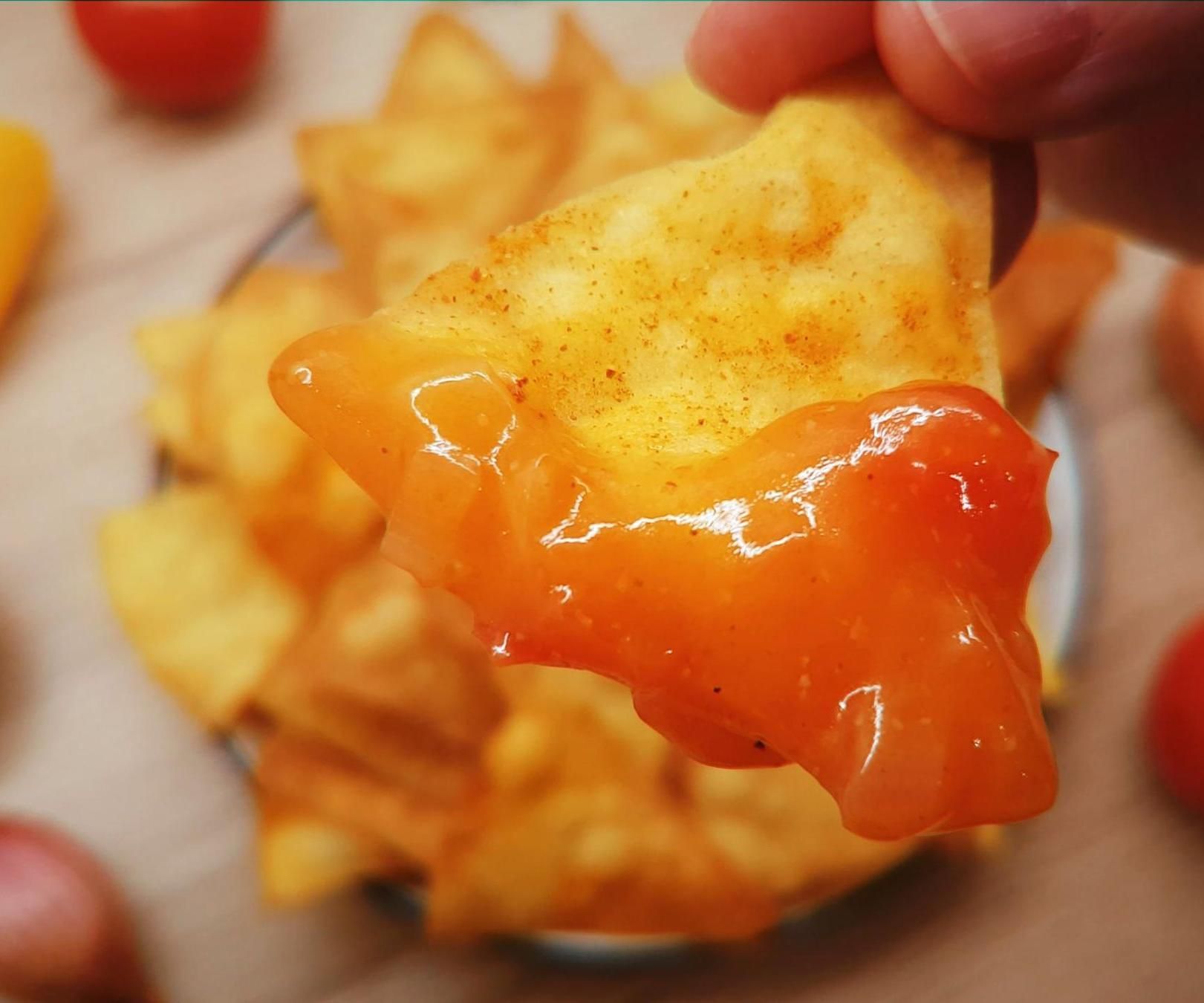 How to Make Tortilla Chips With Salsa at Home
