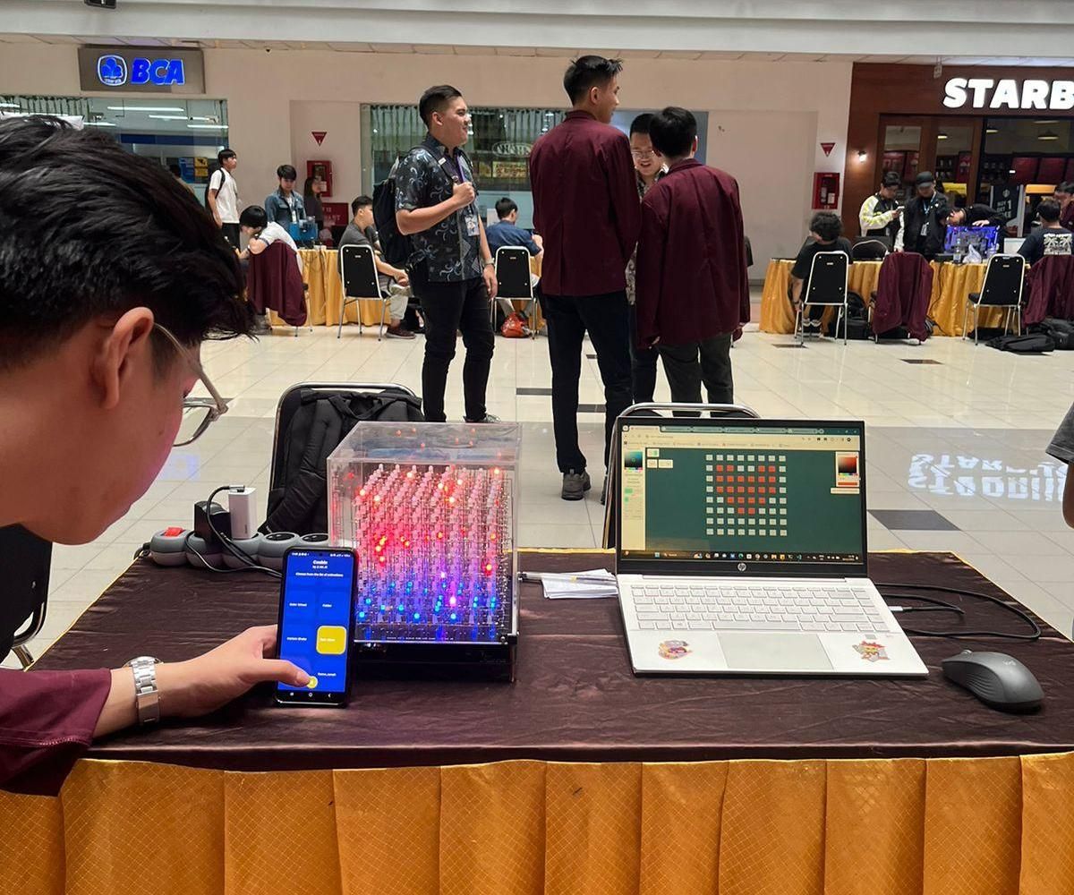 Coobie V2 - a Web-Controlled 8x8x8 RGB LED Cube