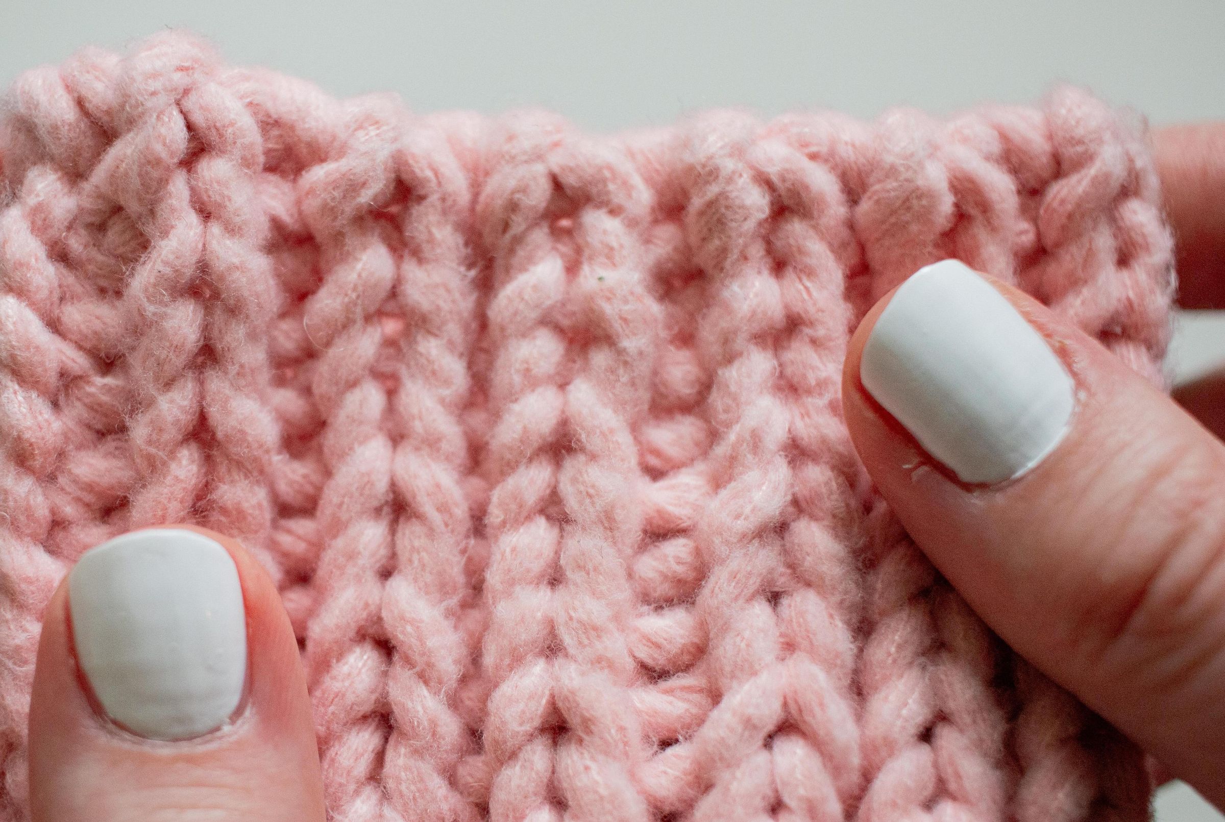 Alternating Cable Cast on in the Round Tutorial