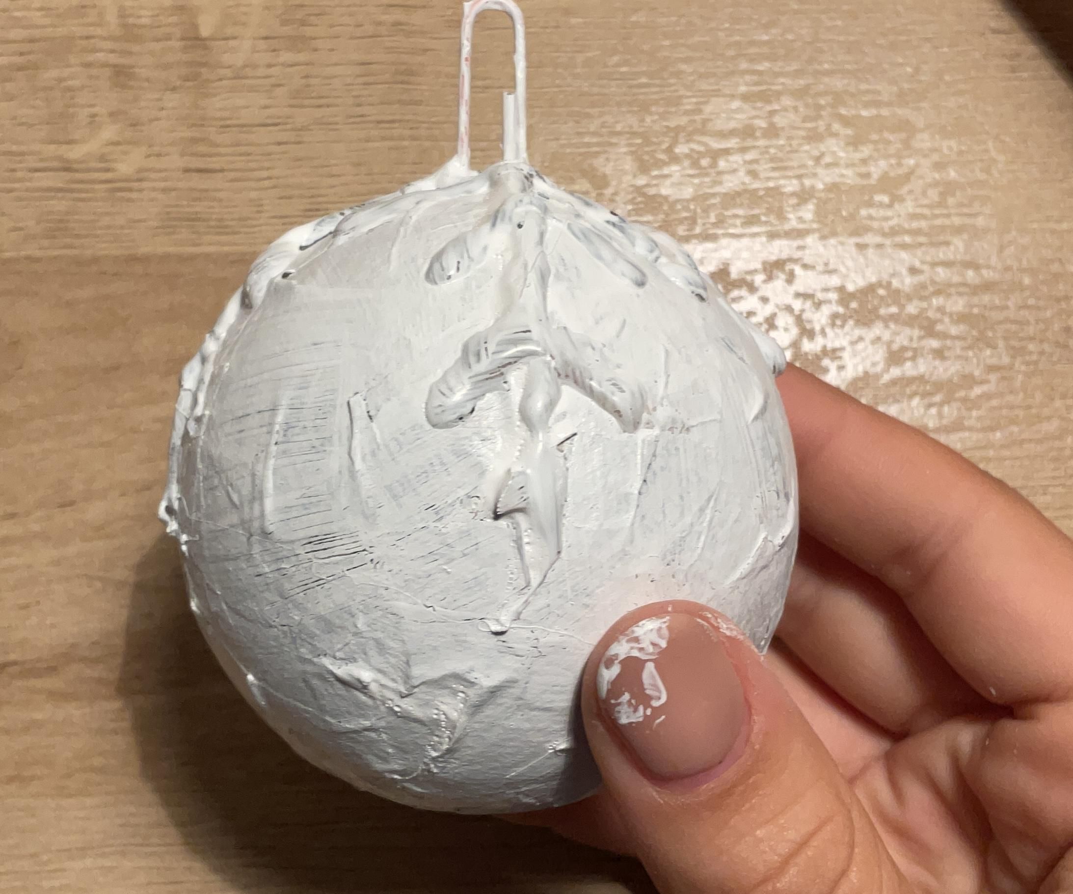 How to Make a Christmas Bauble Using Papier Mache