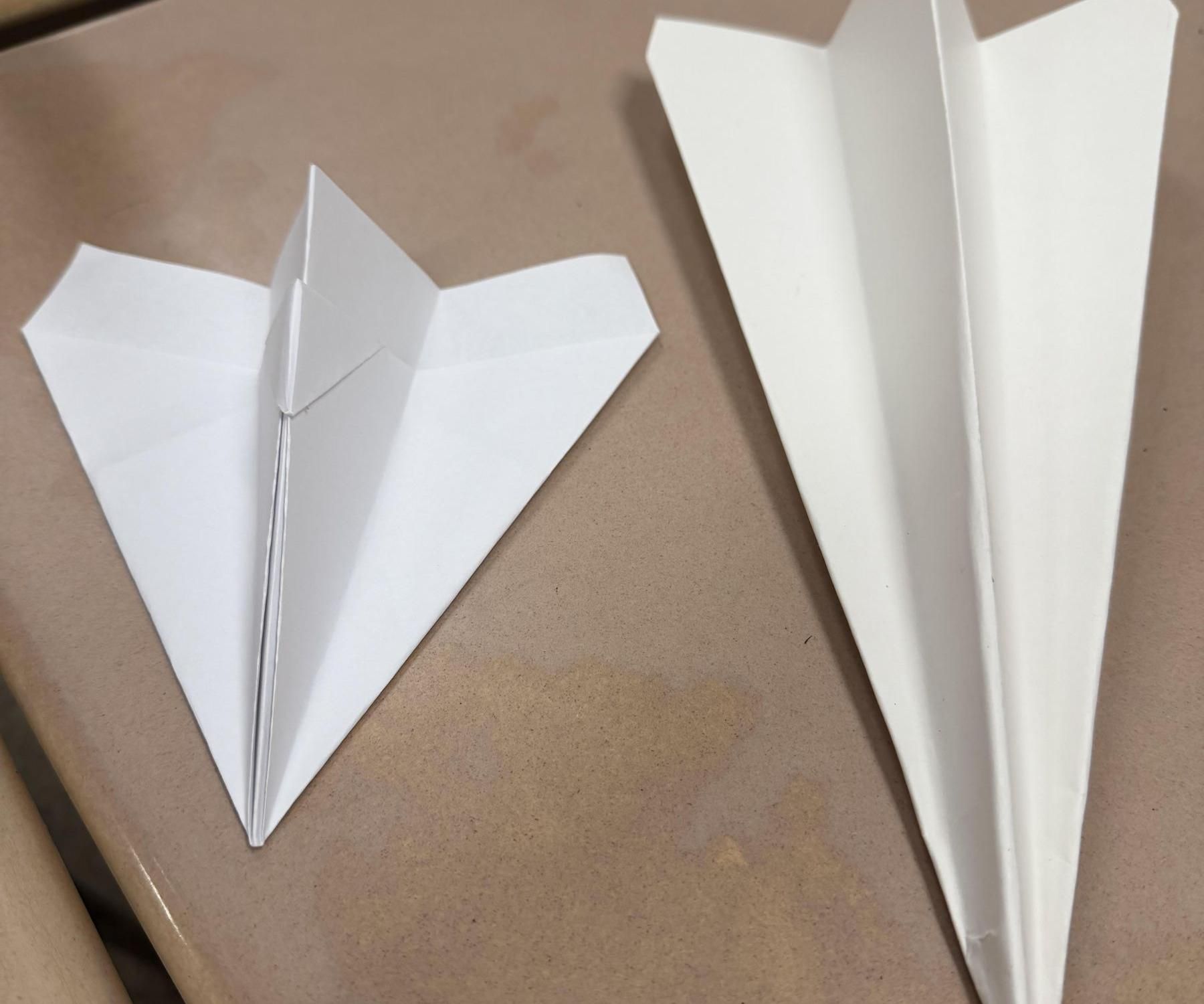 Simple and Easy Paper Airplane; Each Paper Airplanes Use 5 Steps