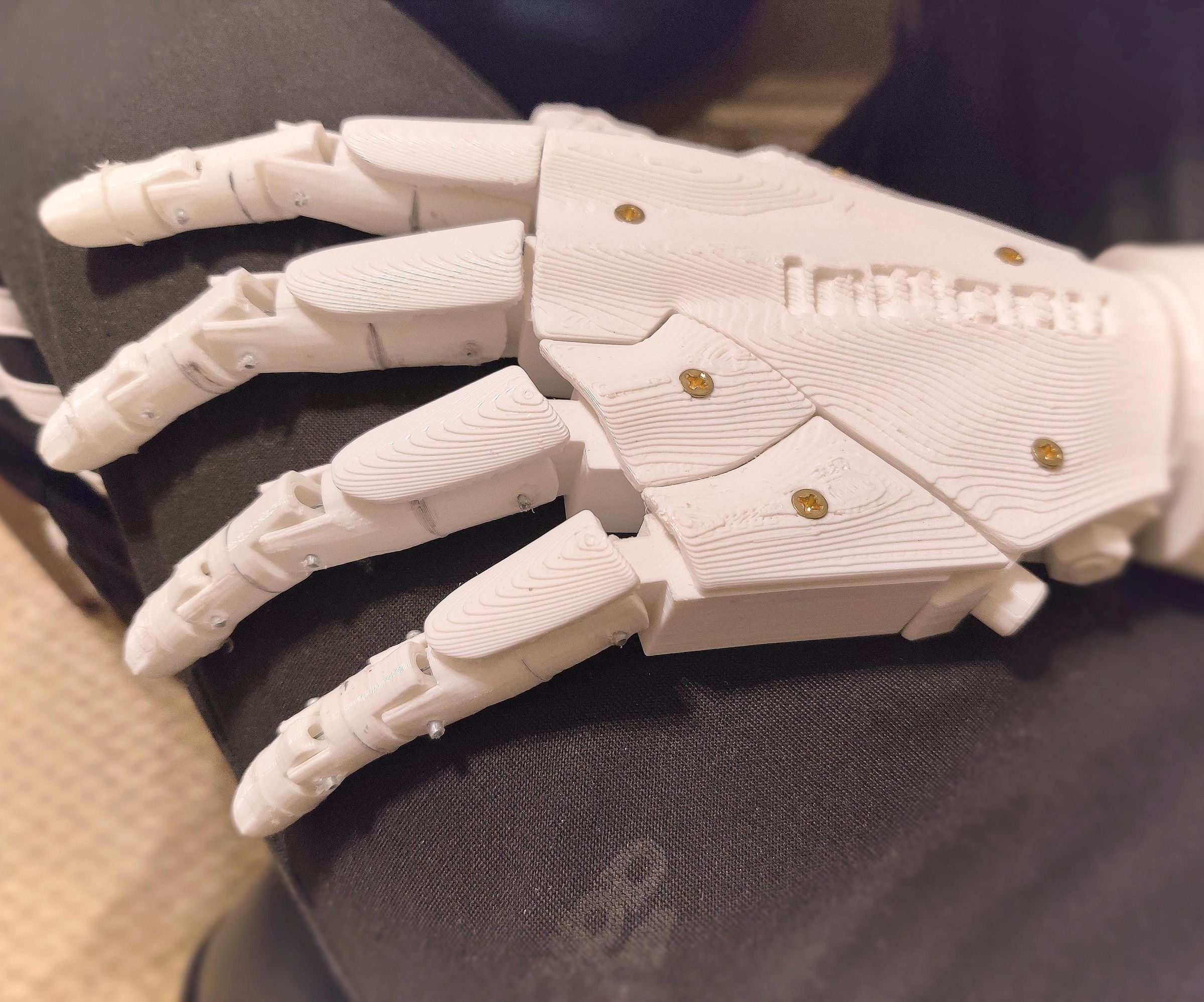 How to Perform Multiple Gestures With an EMG Prosthetic Hand