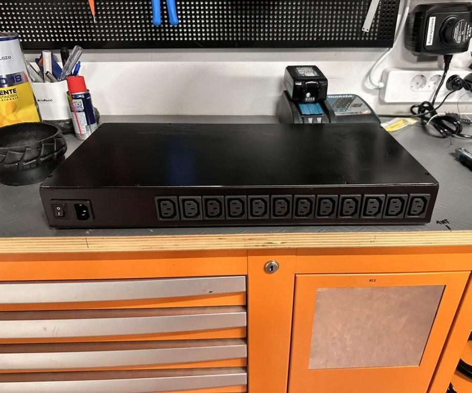 Sen6-PDU: a Smart Power Distribution Unit