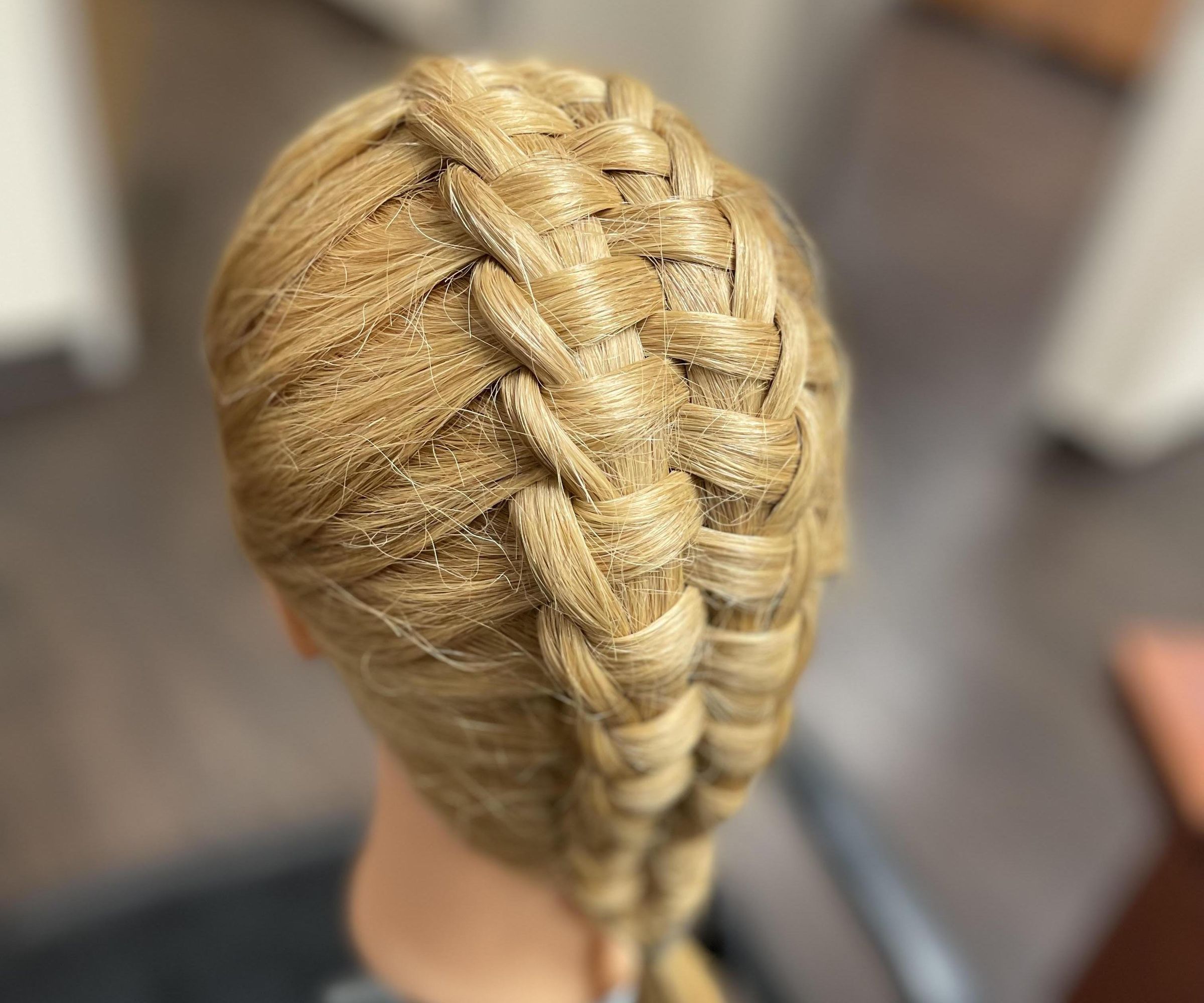 Suspended Infinity Braid