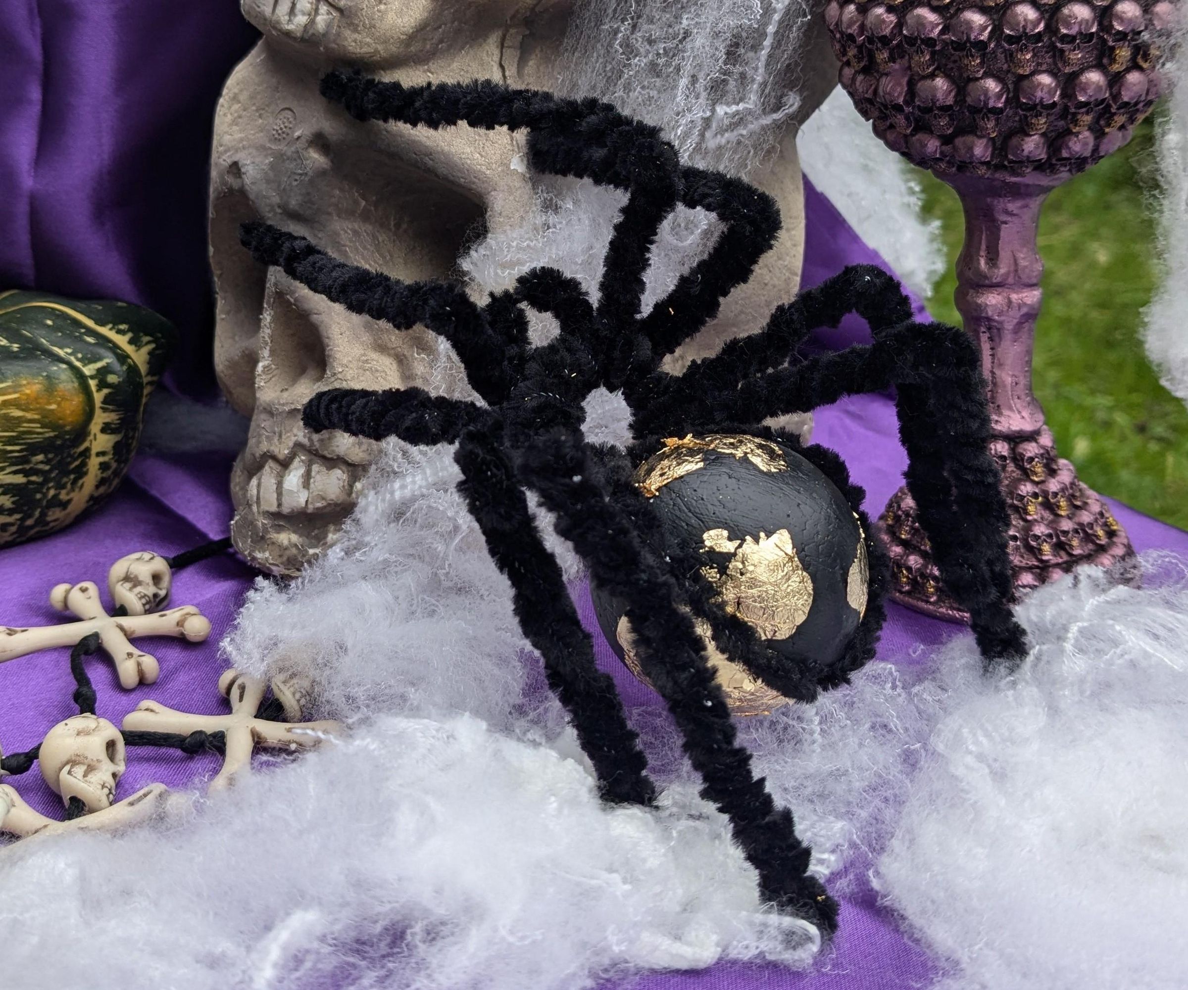 DIY Spooky Pipe-cleaner Spiders
