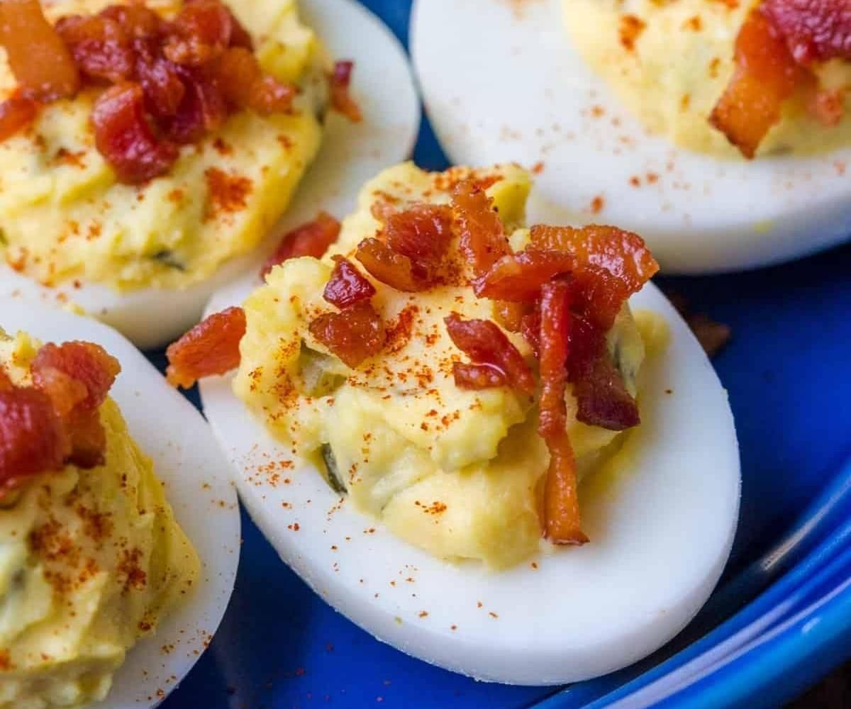 How to Make Deviled Eggs With Bacon Bits