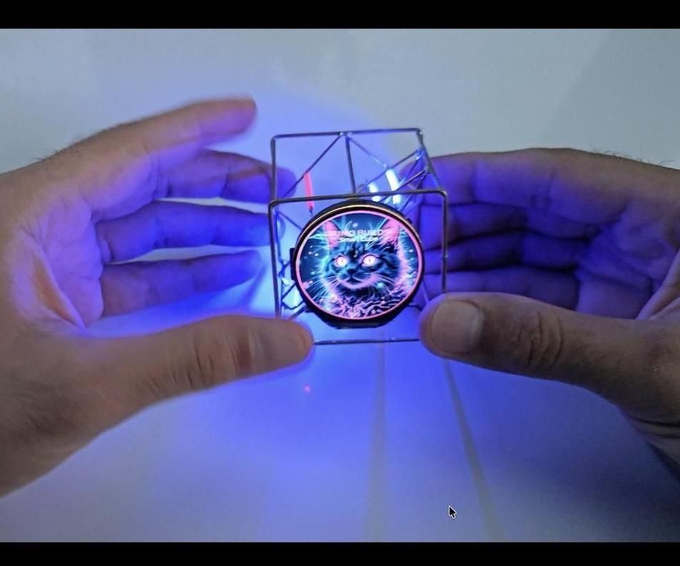 YUMO SMART CUBE: ESP32-S3 Brass Wire Sculpture & Smart Touch Display.