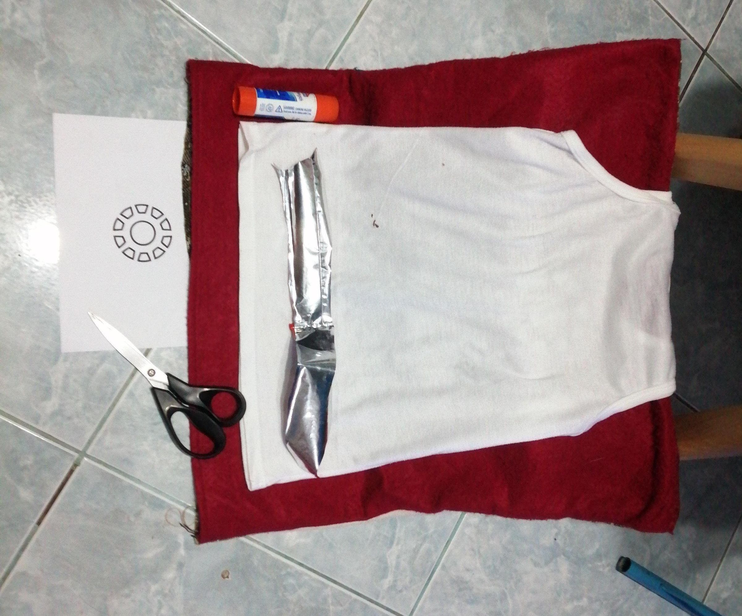 Easy Ironman Arc Reactor Prop Out of Shirt and Aluminum Foil 