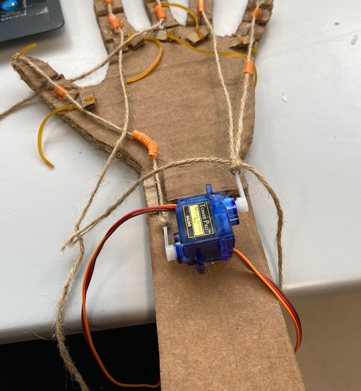Mão Robótica (PAPELÃO)