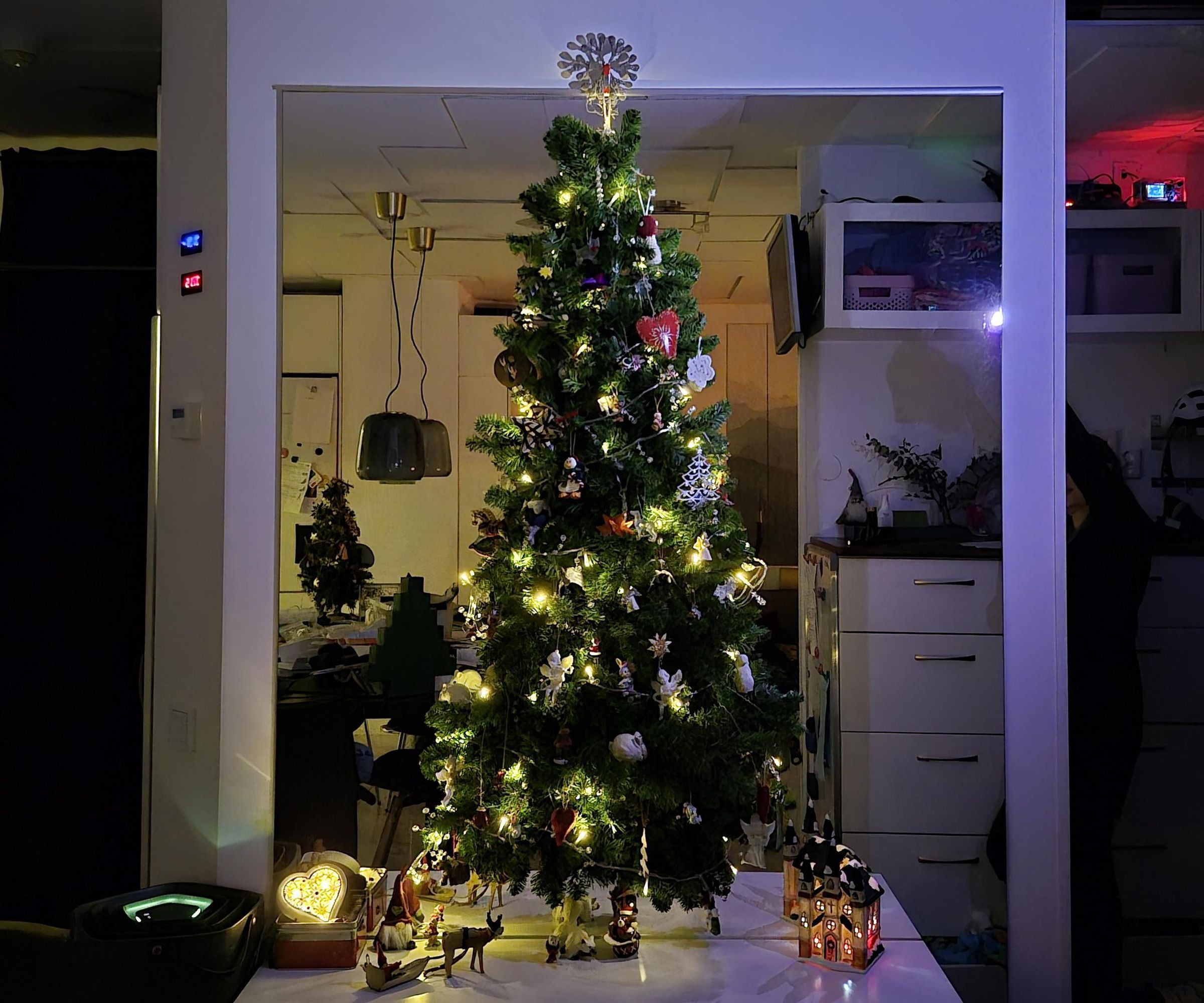 5 Minute Wall Christmas Tree