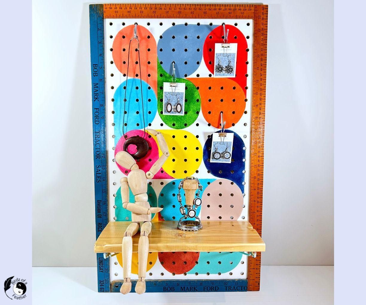 How to Make Jewelry Organizer With a Pallet Shelf