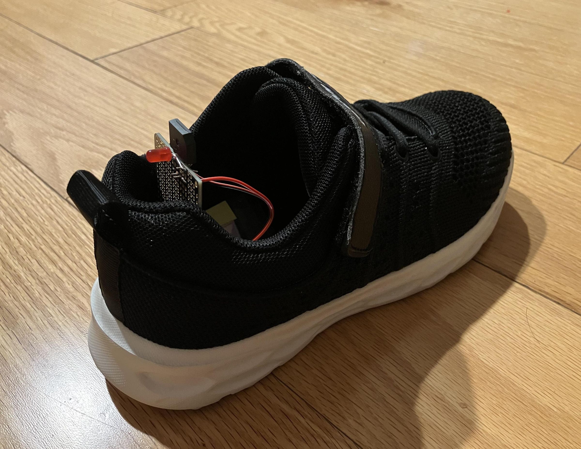 U-TENG Based Shoe Lights for Night Running
