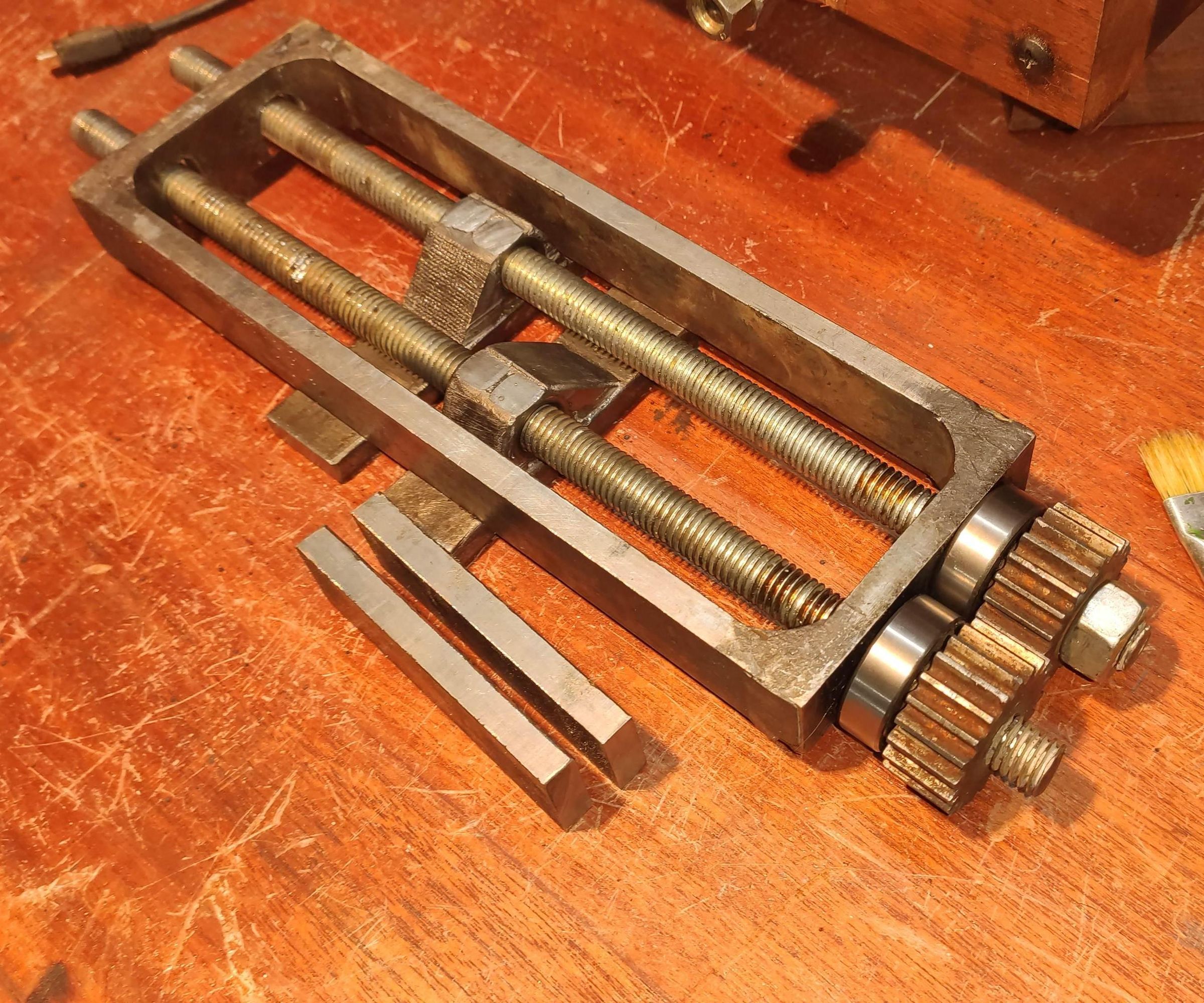 Self Centred Vise