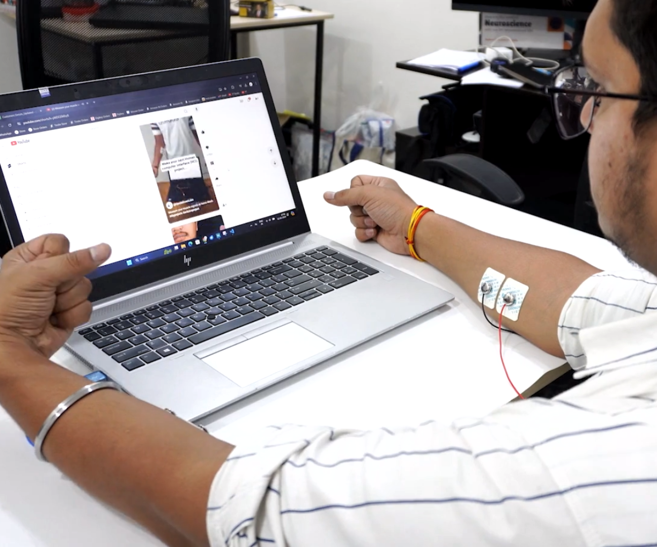 Scroll YouTube Shorts Using 2 Channel EMG Signals