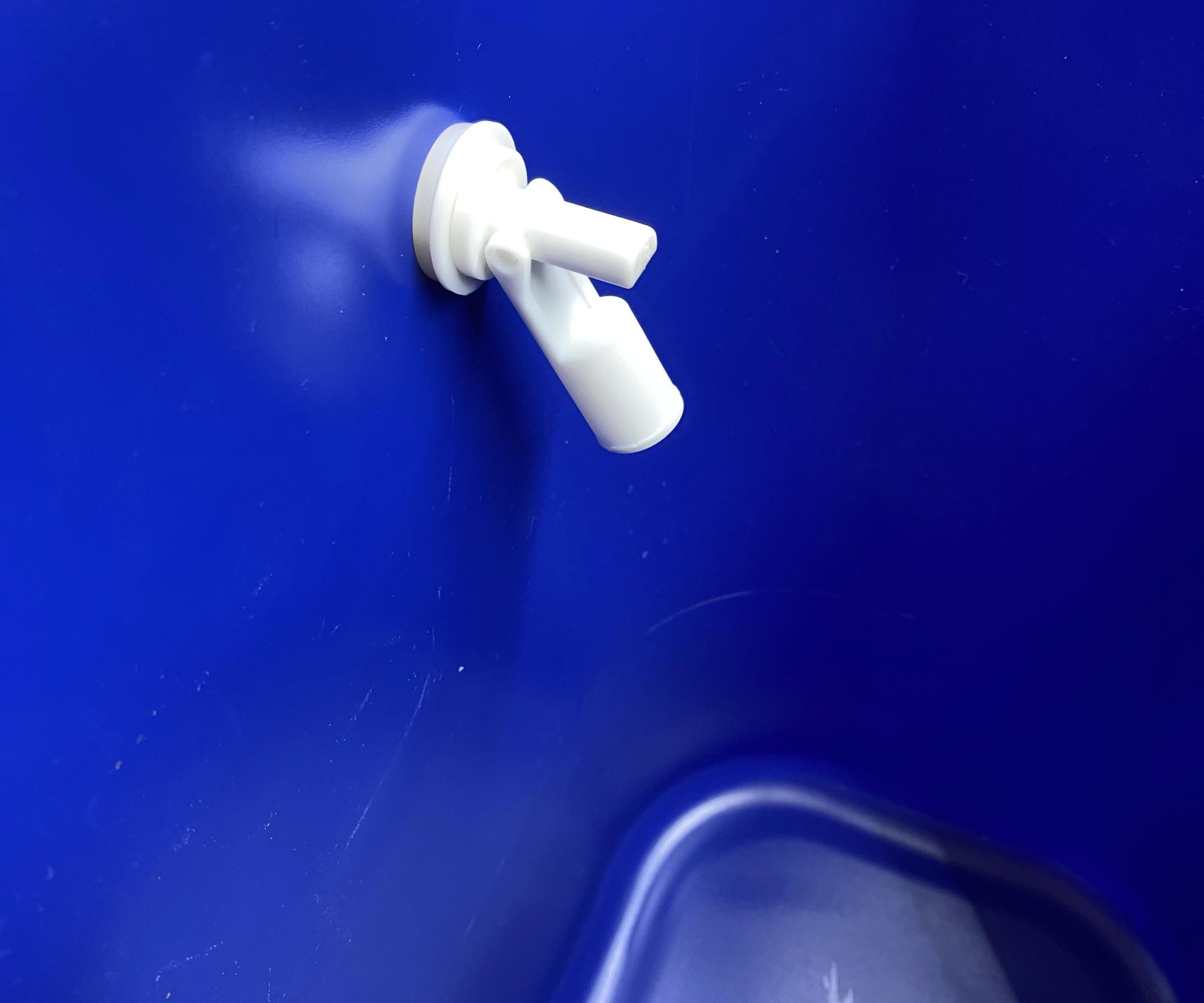 Overflow tank magnetic shutoff