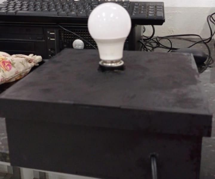 Ligando E Desligando Uma Lâmpada Eletronicamente.
