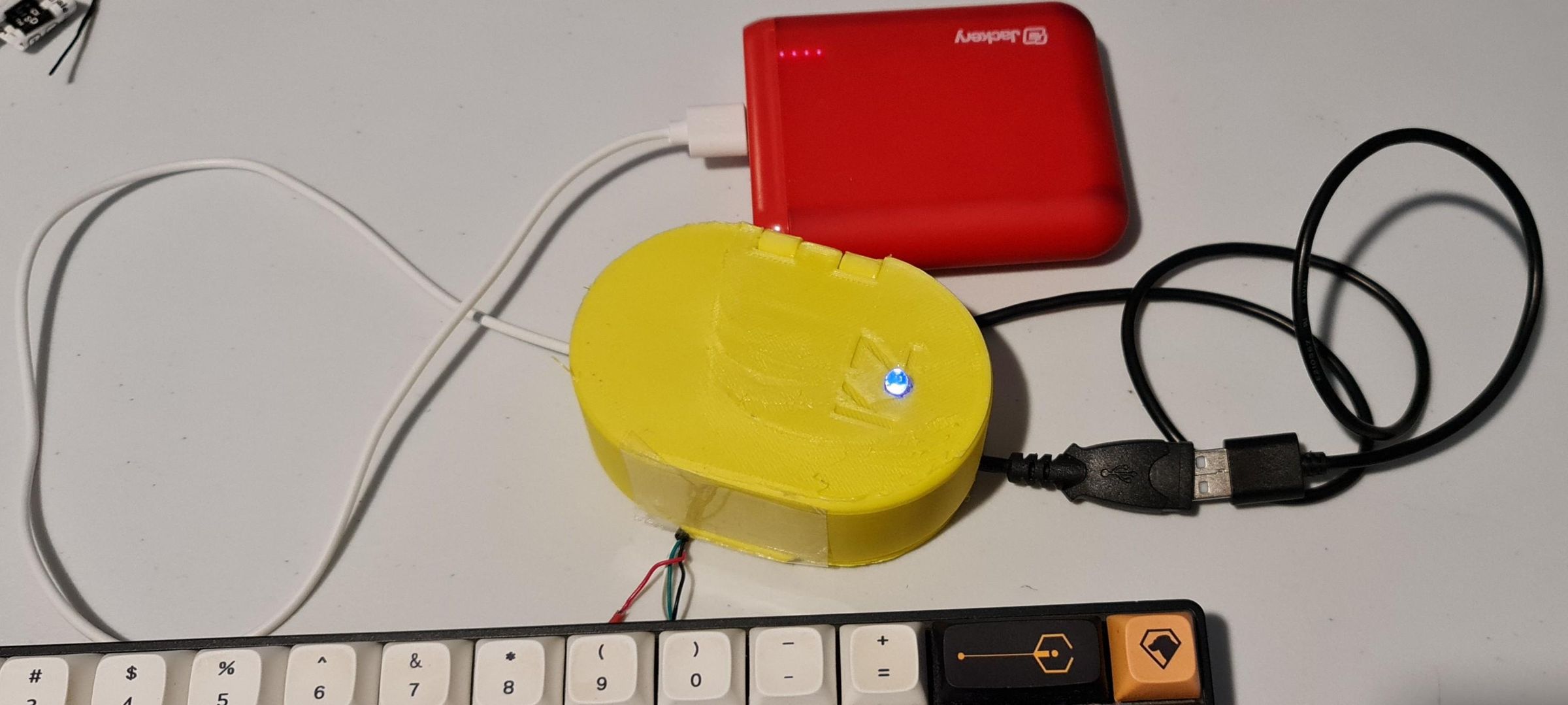 3D-printed USB-powered AAA Batteries Substitution