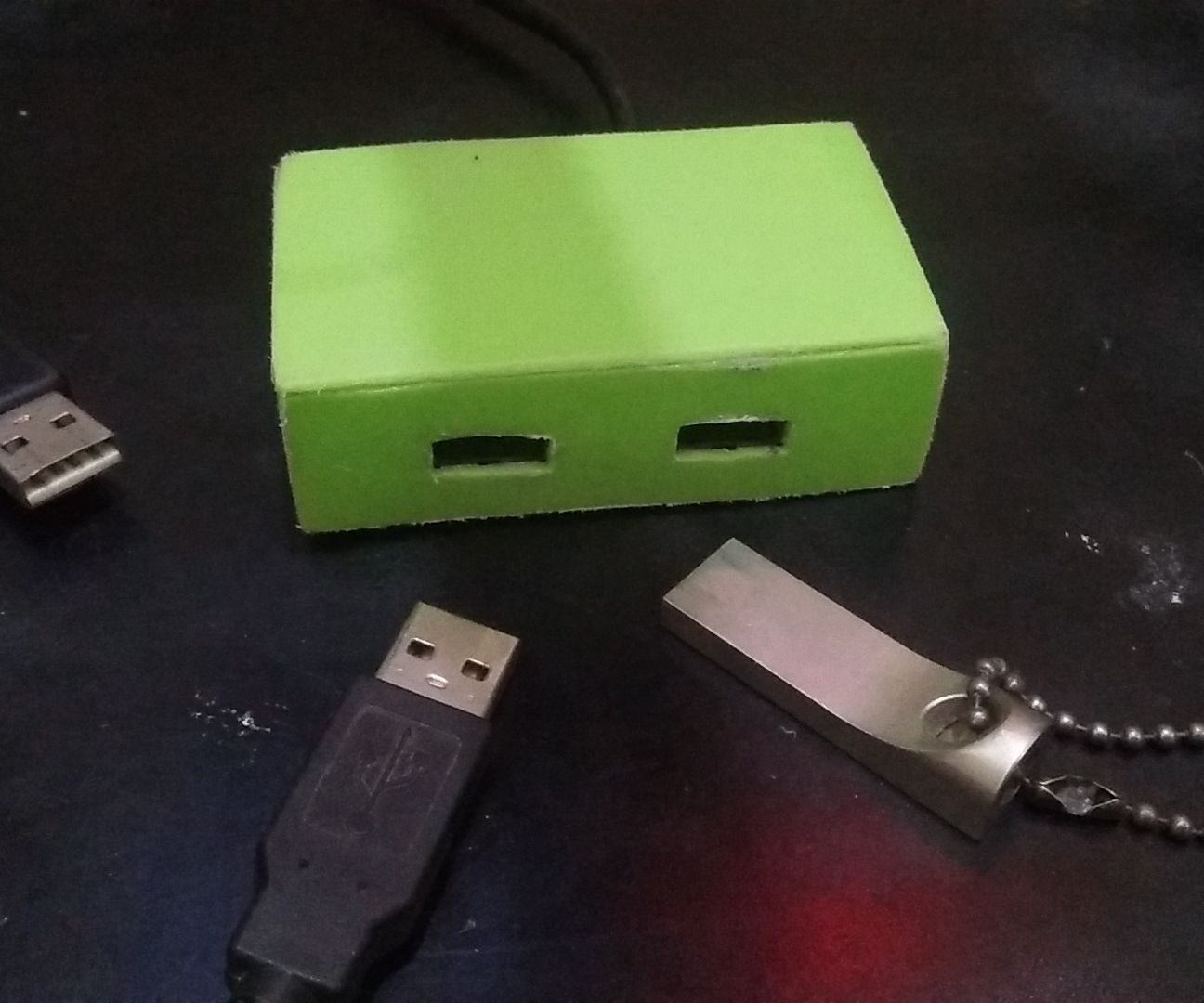 Making USB Hub From Old Keyboard 🔰♻
