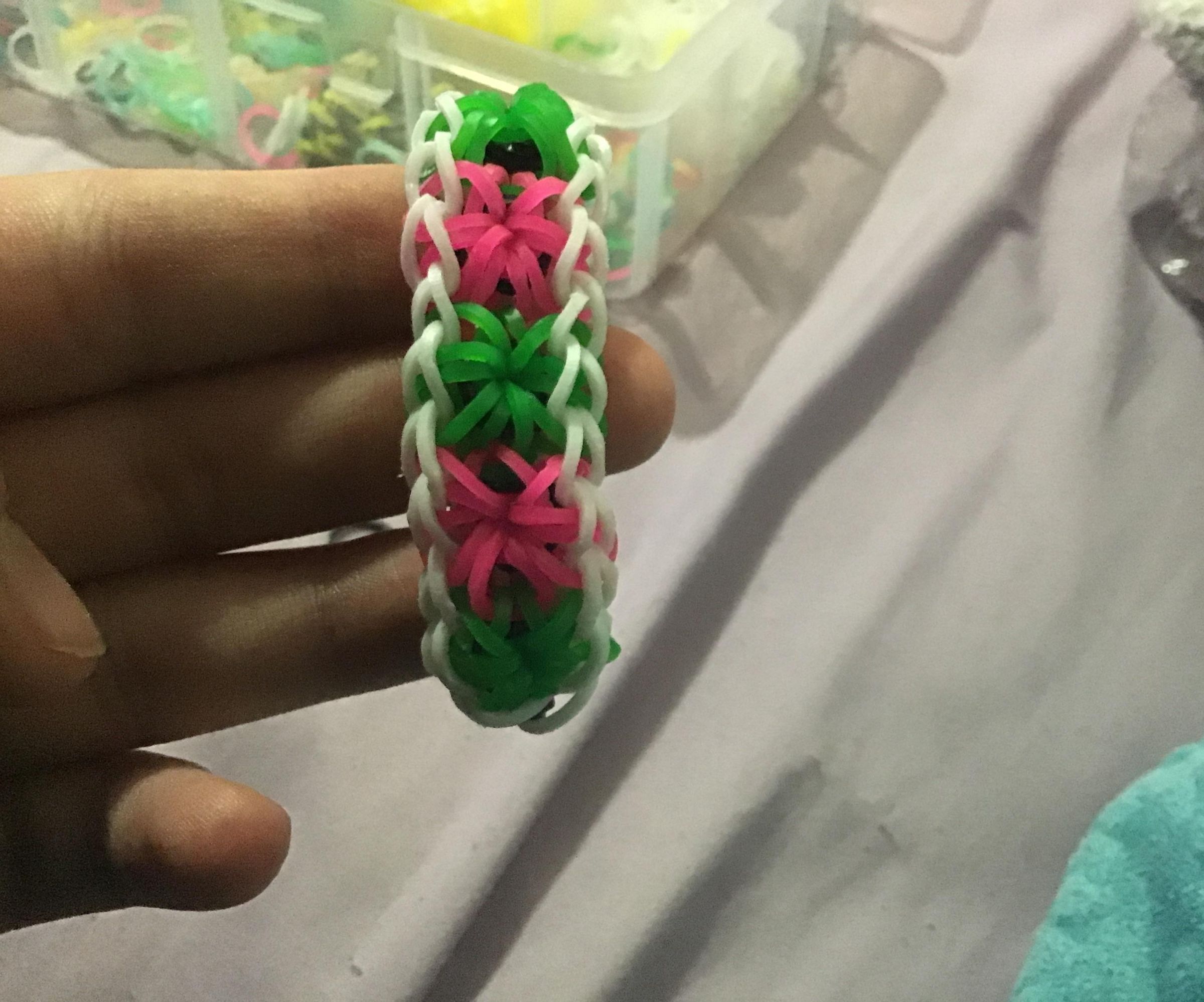 How to Set Up the Starburst Rainbow Loom Bracelet!