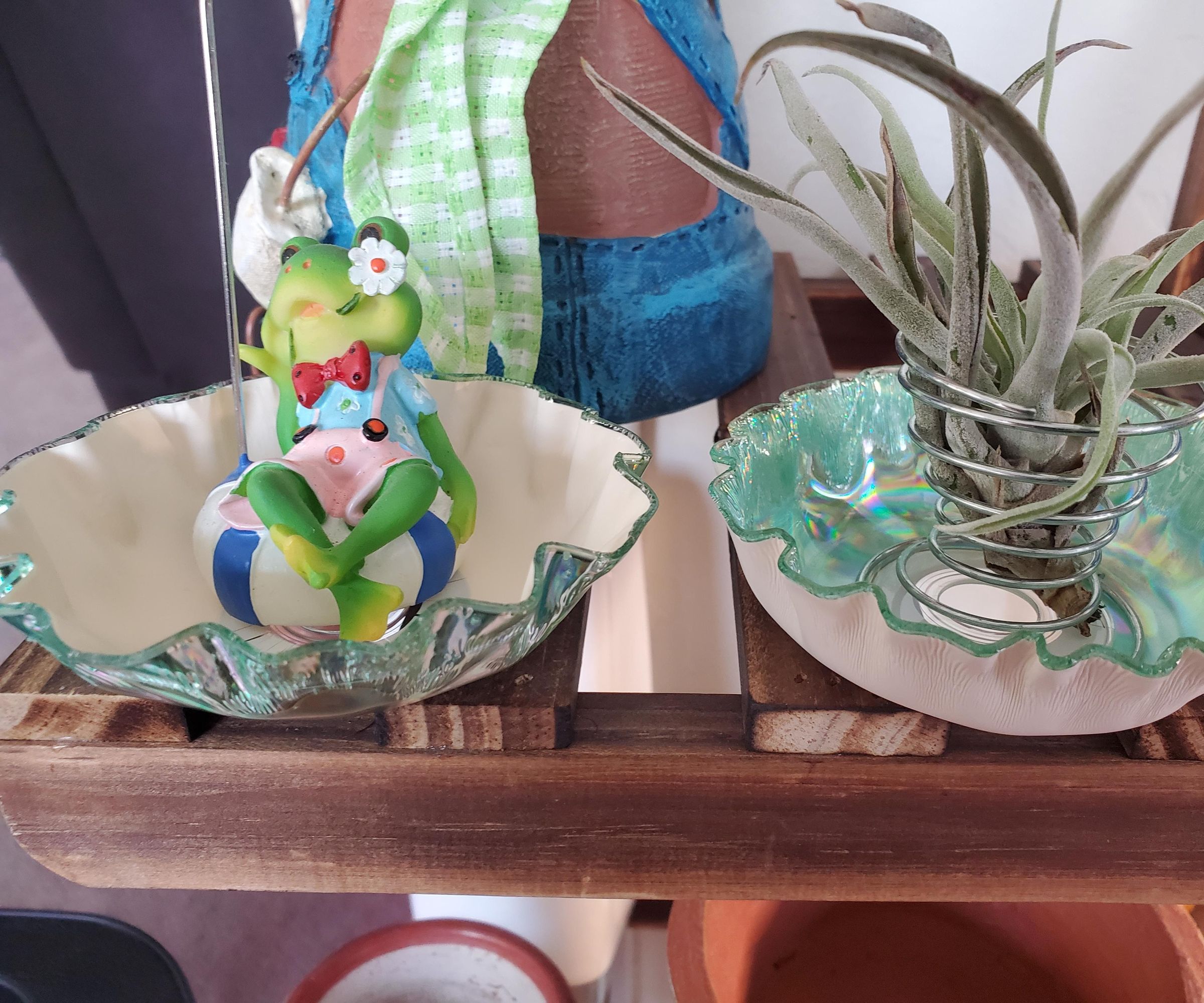 Use Old Cd's or DVD's to Make Bowls for Gardening, Aquariums or Decorations