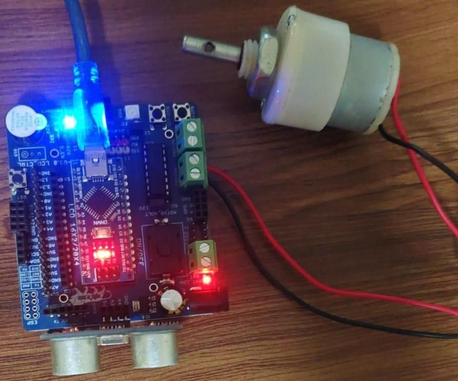 AUTOMATIC GATE USING ULTRASONIC SENSOR AND DC MOTOR