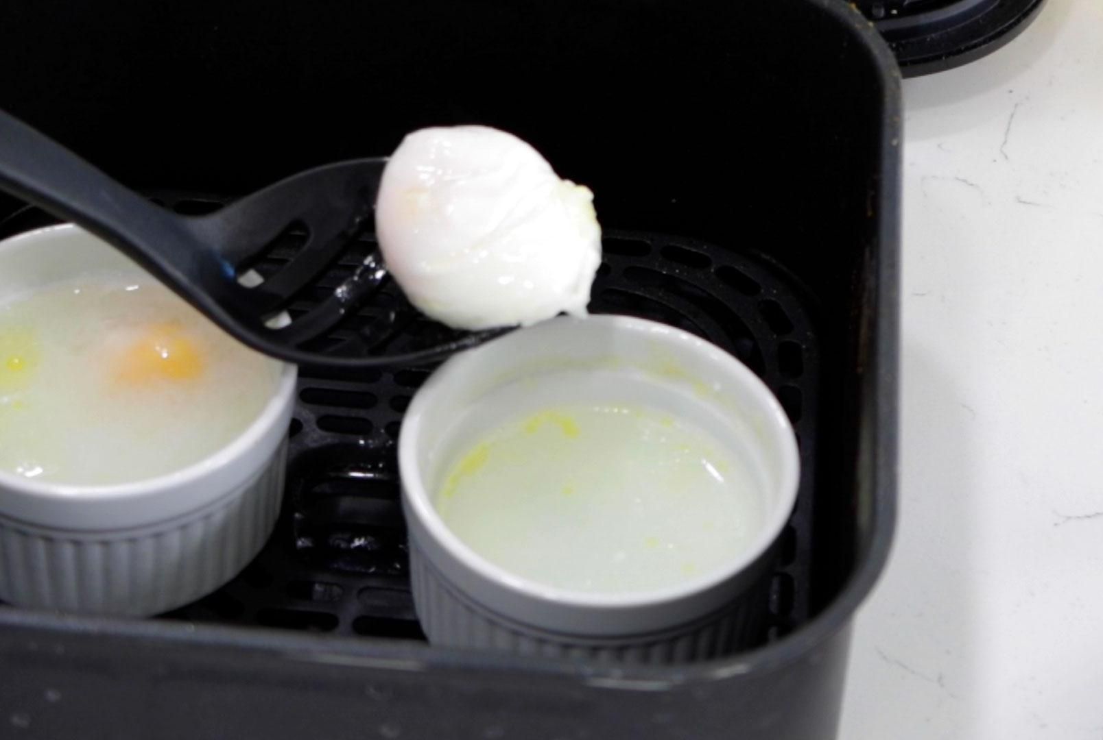 How to Poach Eggs in the Air Fryer | Two Methods